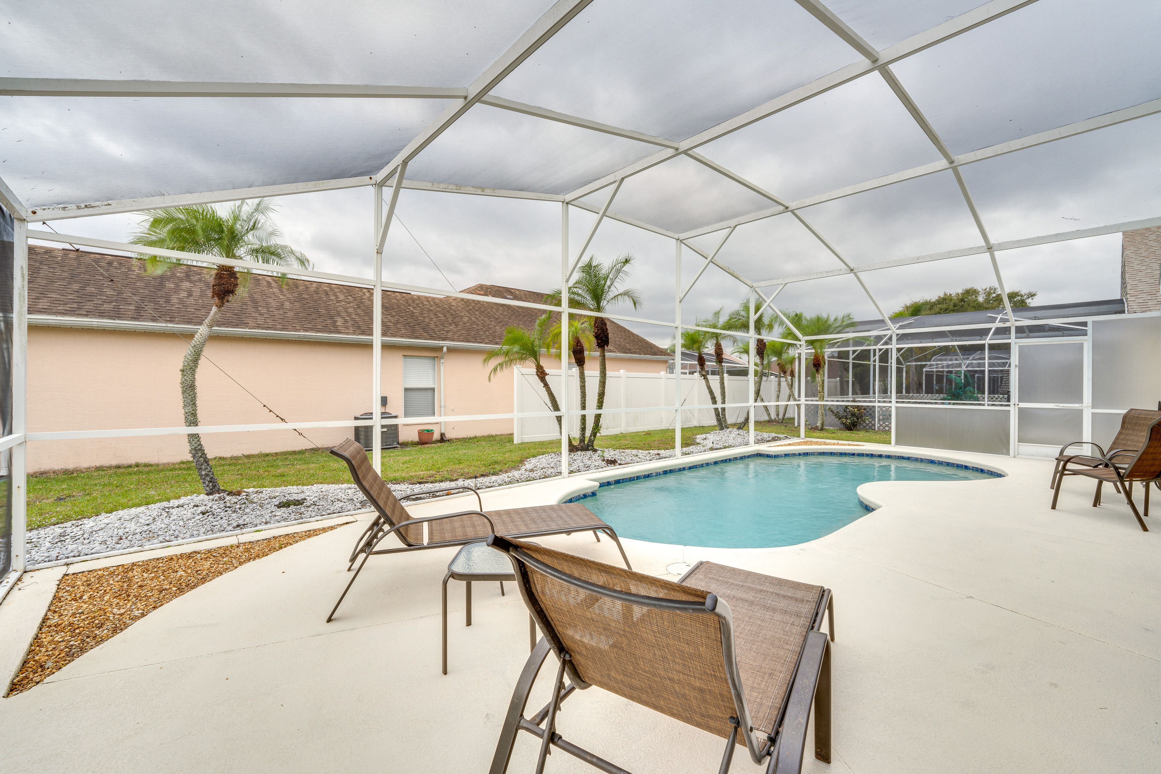Private Pool (Depth 4'-6')