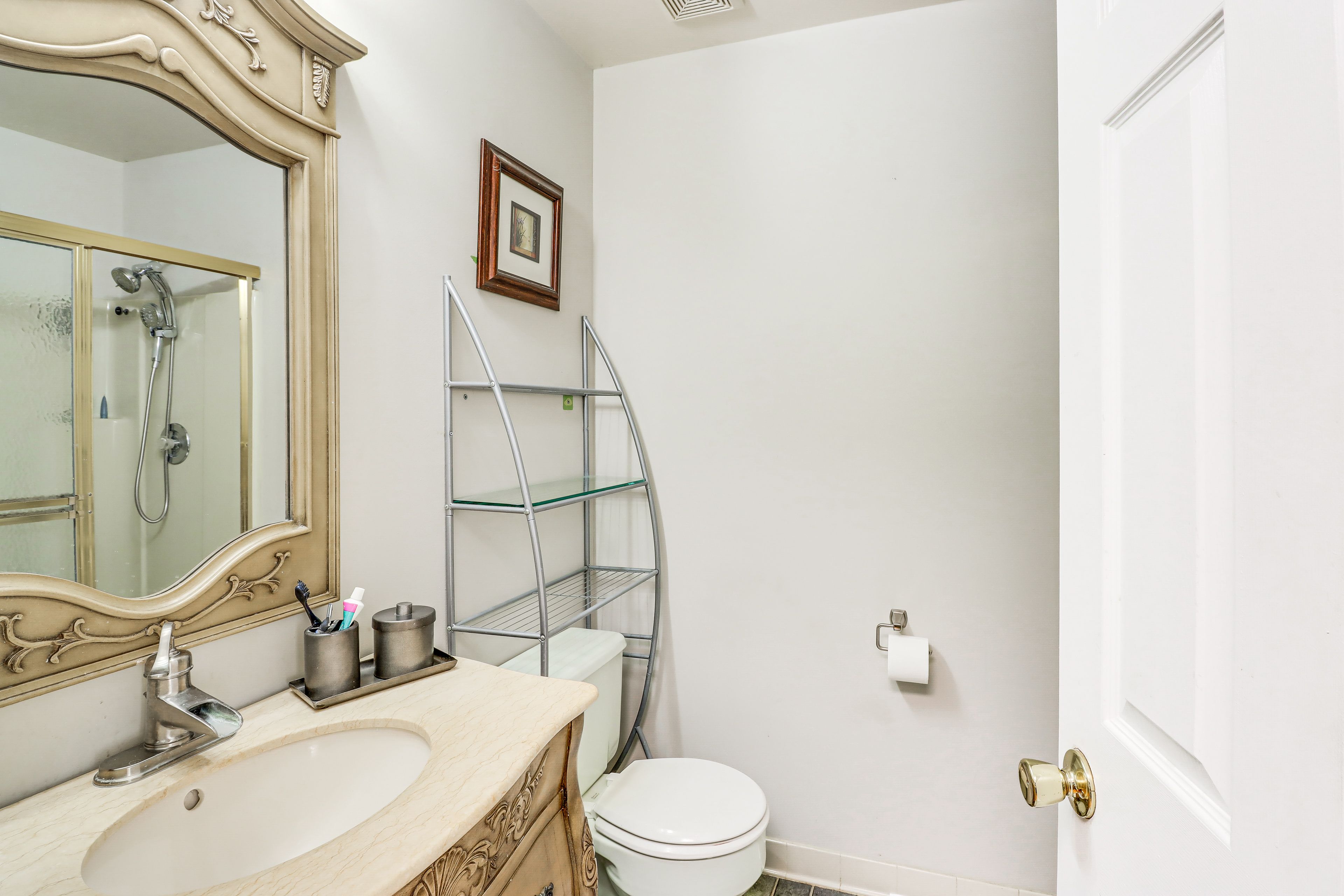 Full Bathroom | Complimentary Toiletries