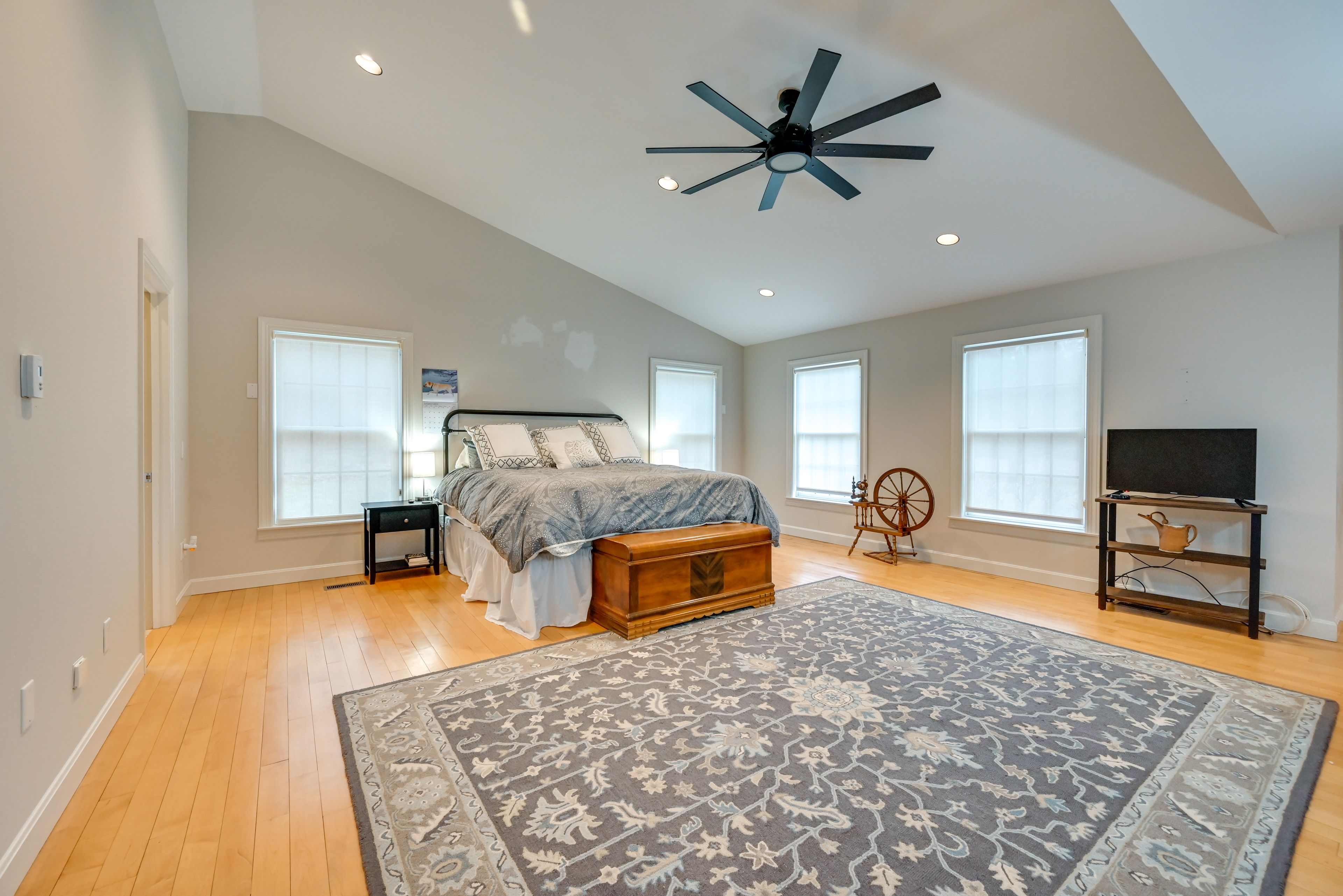 Bedroom 1 | King Bed | 1st Floor | Smart TV | En-Suite Bathroom