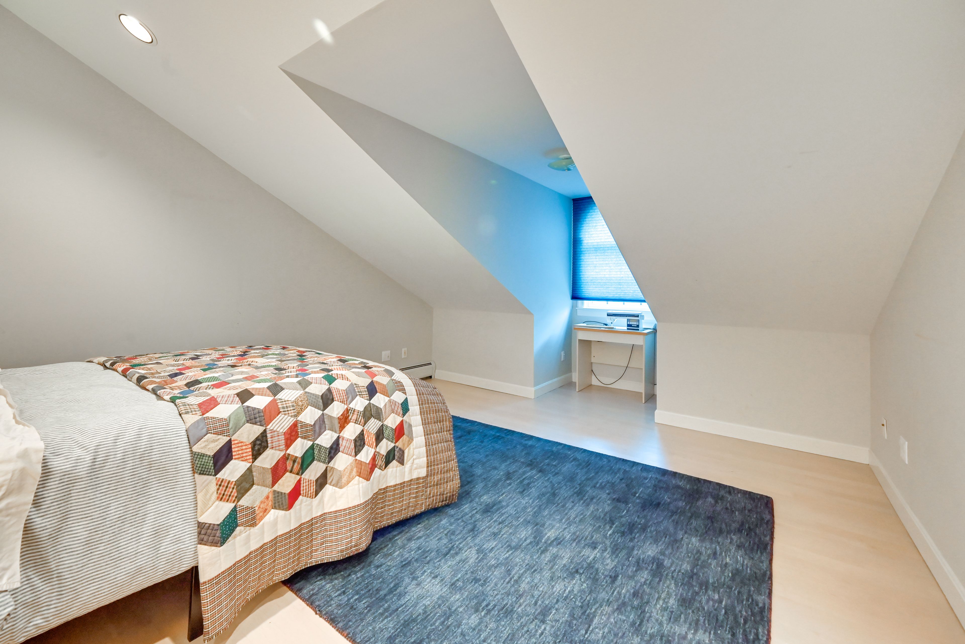 Bedroom 5 | Queen Bed | 2nd Floor
