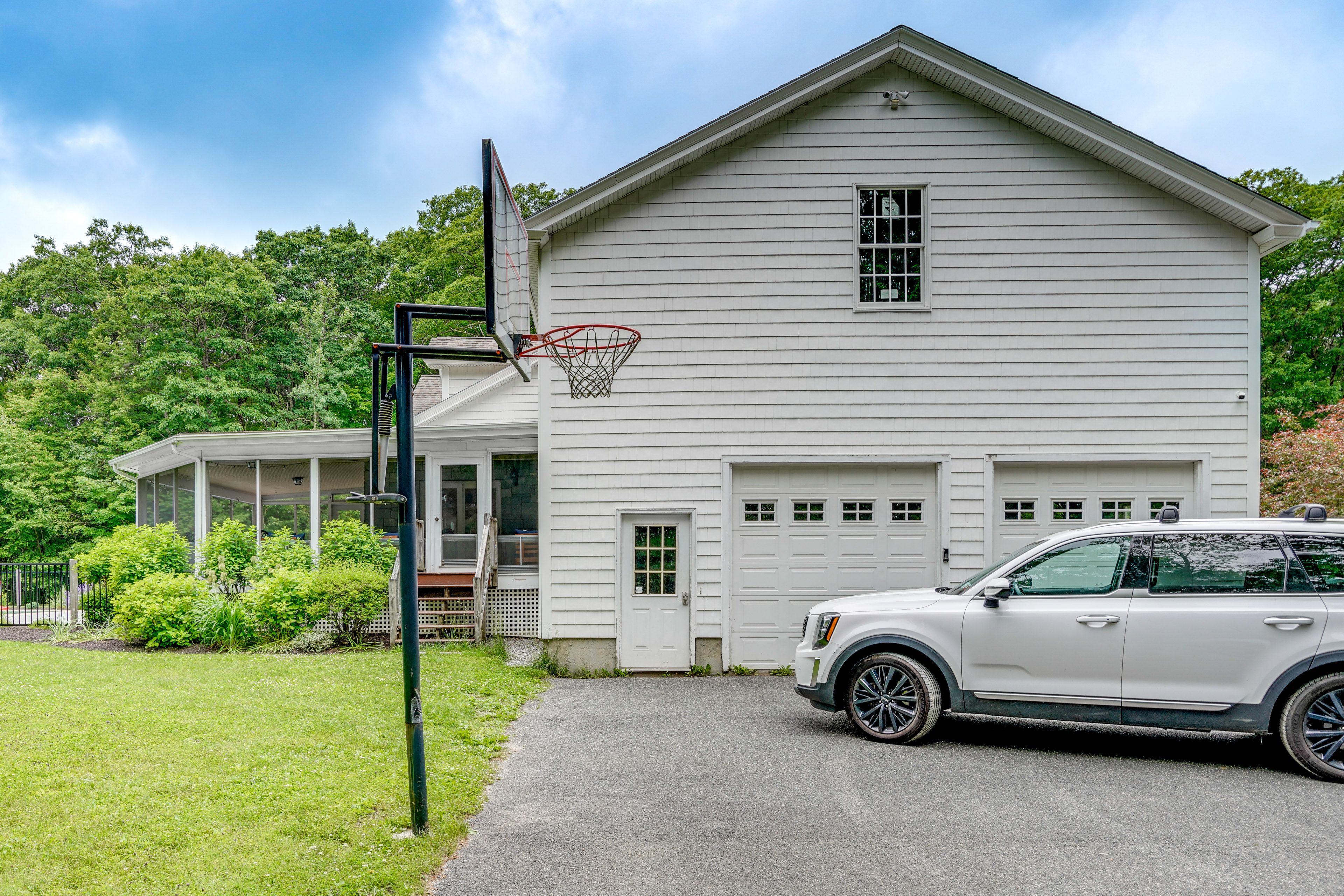 Side Yard | Basketball Hoop