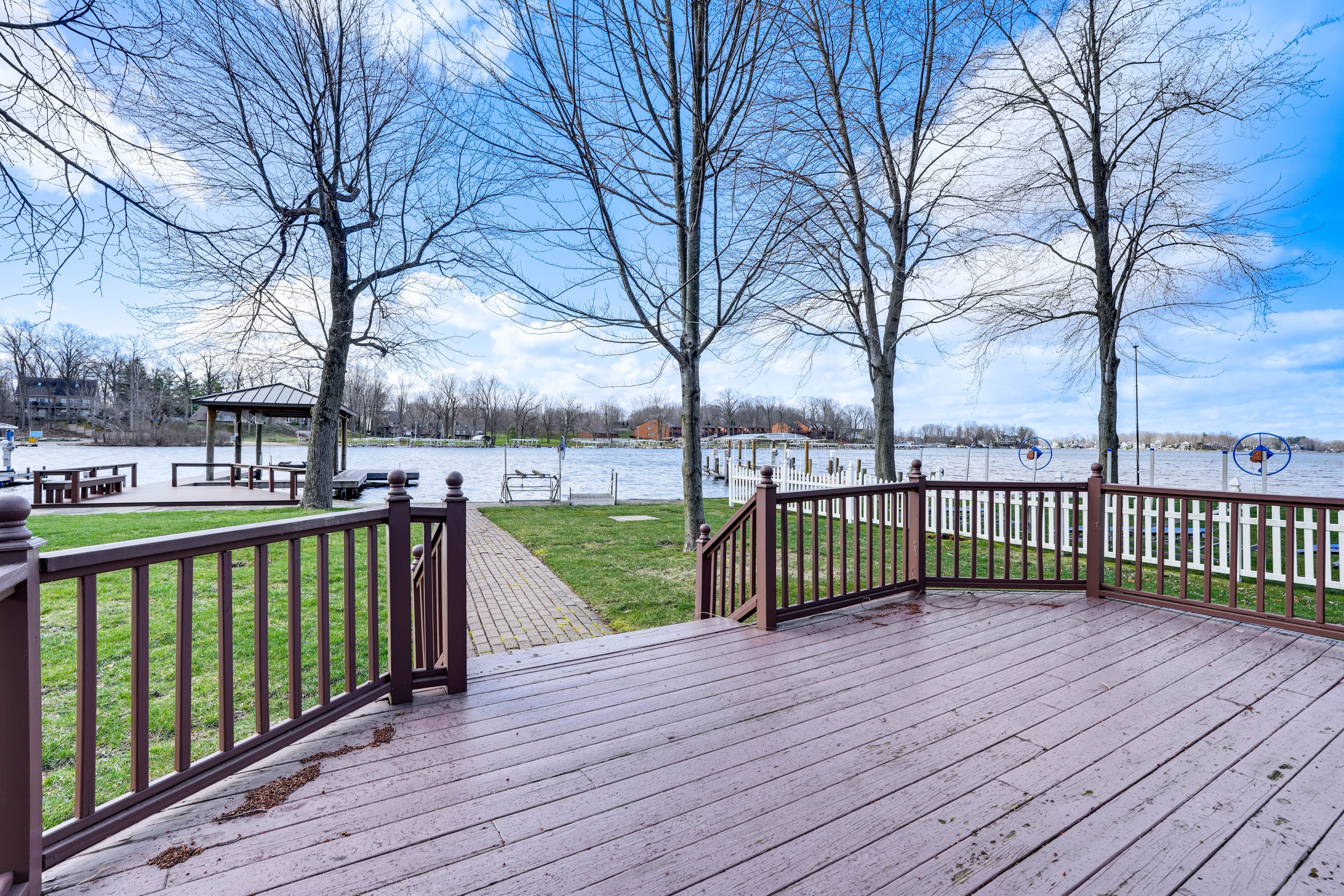 Lakefront Deck | Gas Grill | Fire Pit