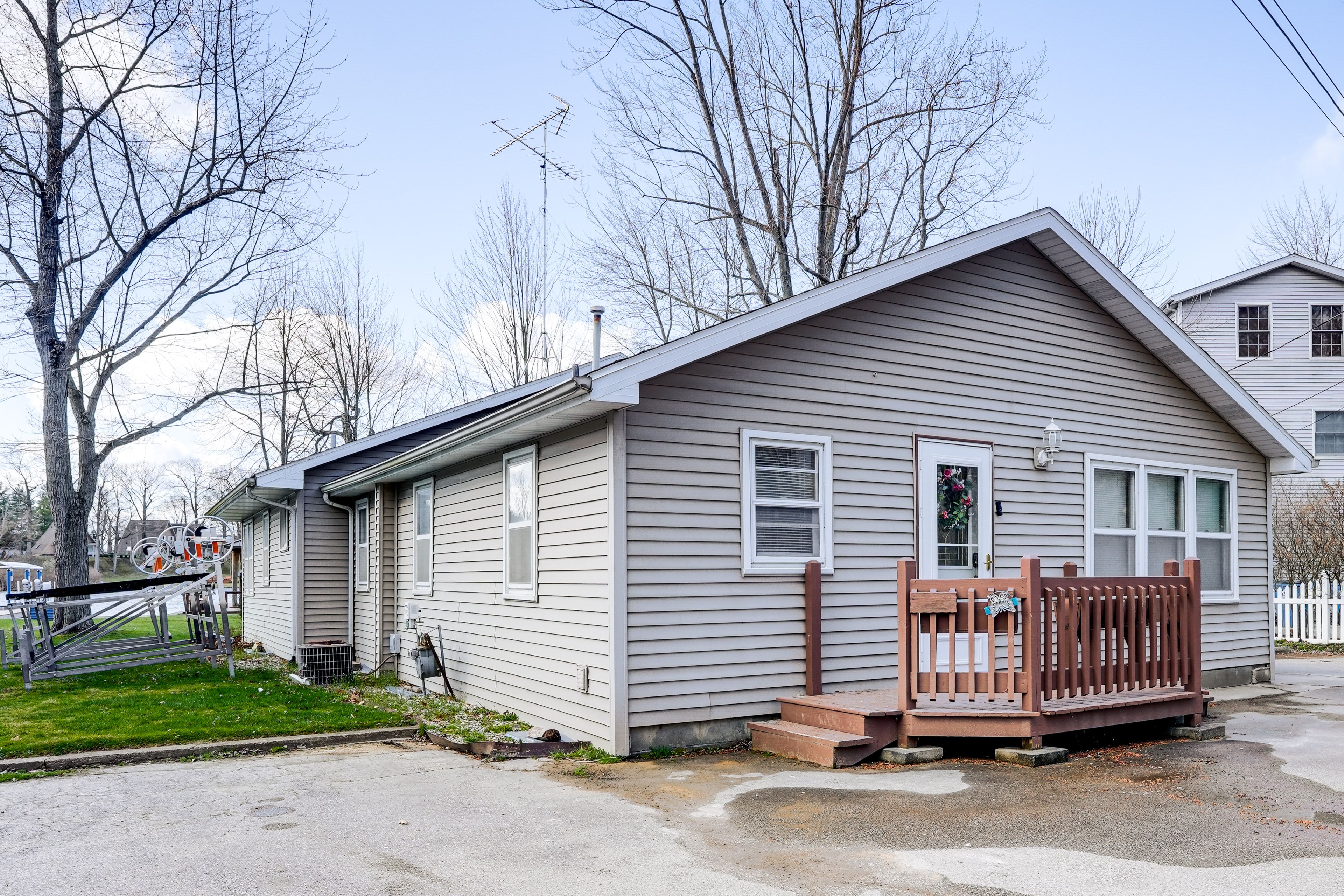 Exterior | Driveway (1 Vehicle) | Side Parking (2 Vehicles) | Trailer Parking