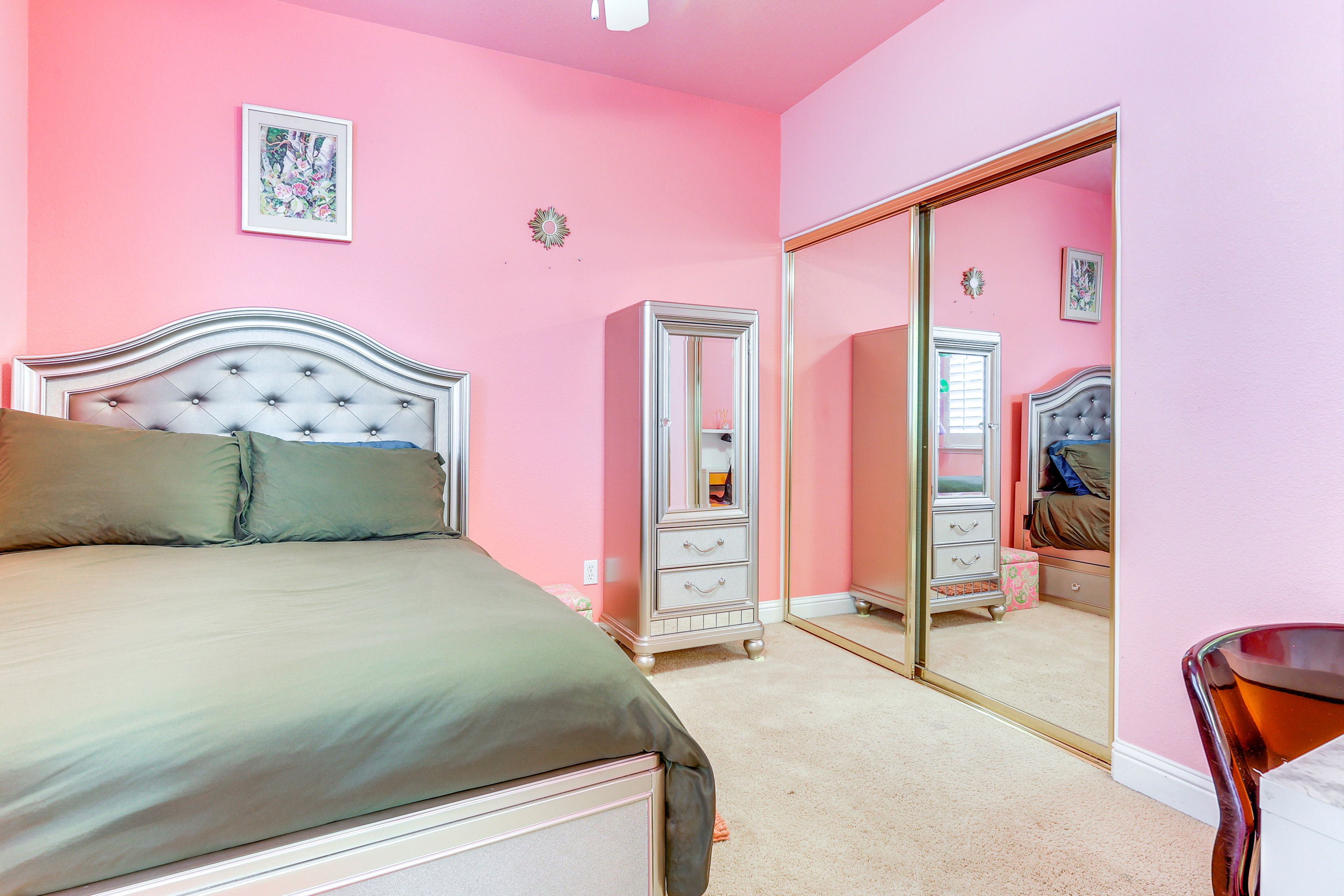 Bedroom 3 | Full Bed | Laptop Workspace | 2nd Floor