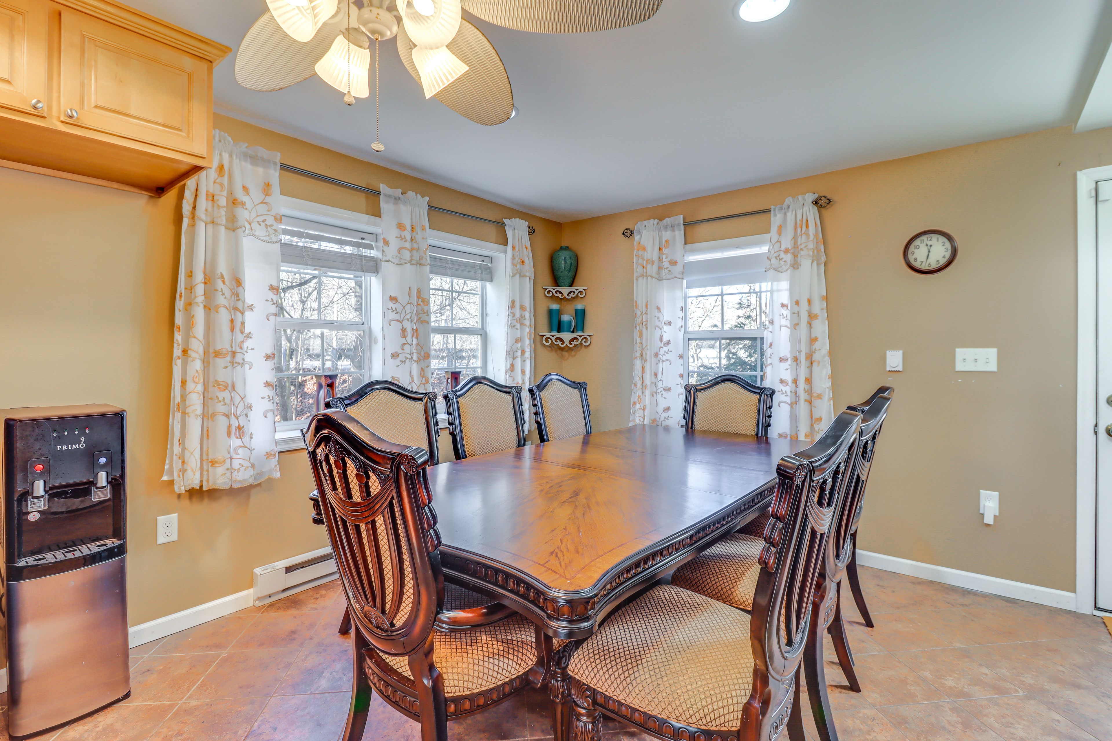 Dining Area | Dishware & Flatware Provided