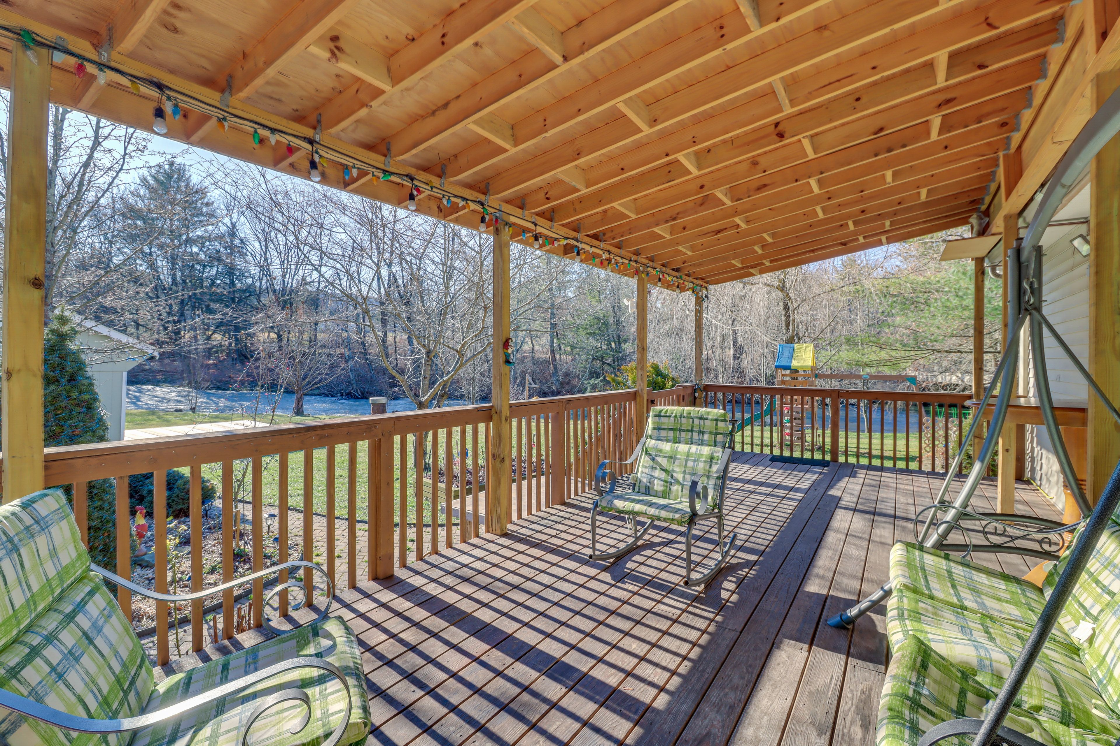 Covered Deck | Outdoor Kitchen | Dining Area