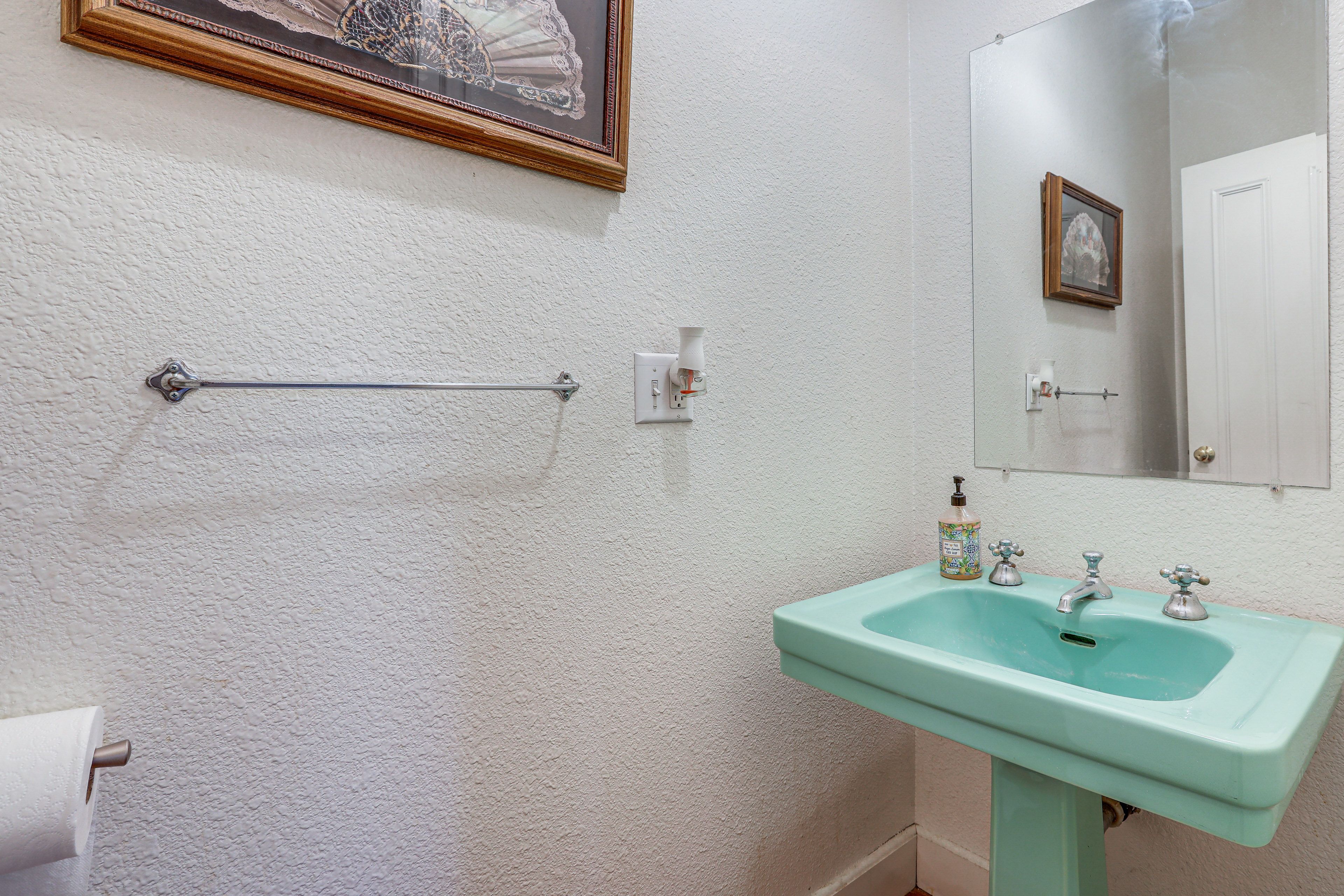 Half Bathroom | 1st Floor