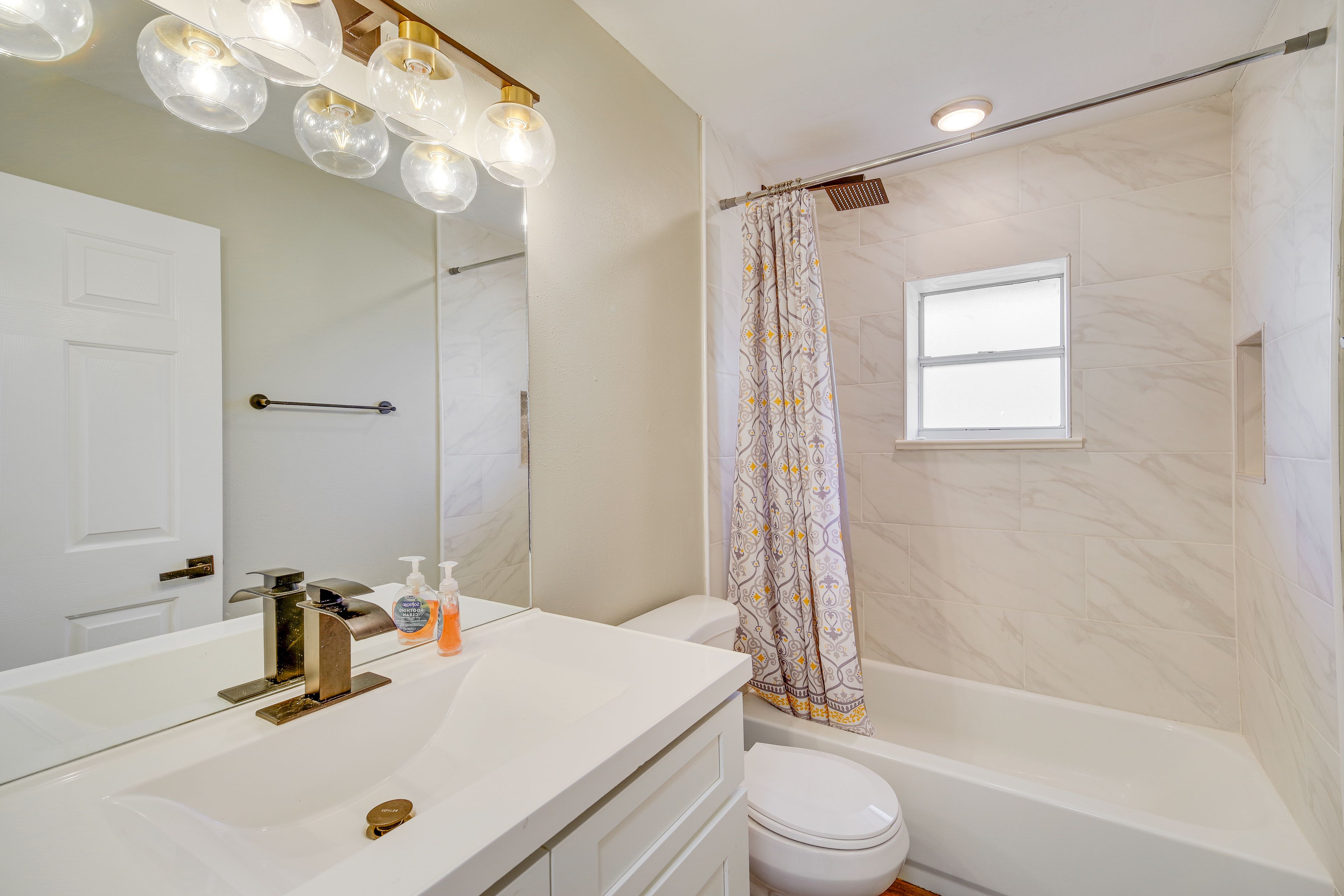 Full Bathroom