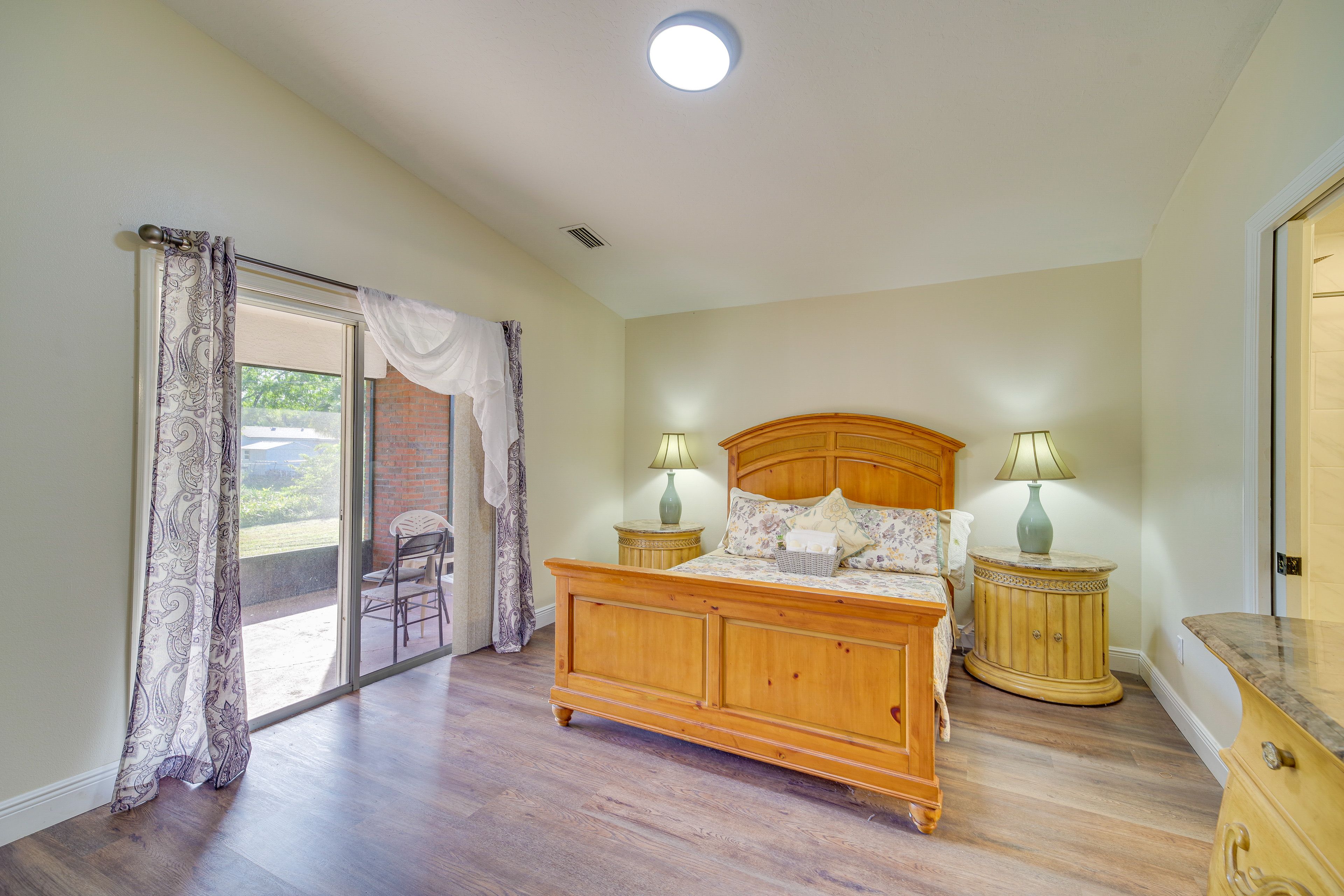 Bedroom Suite | King Bed