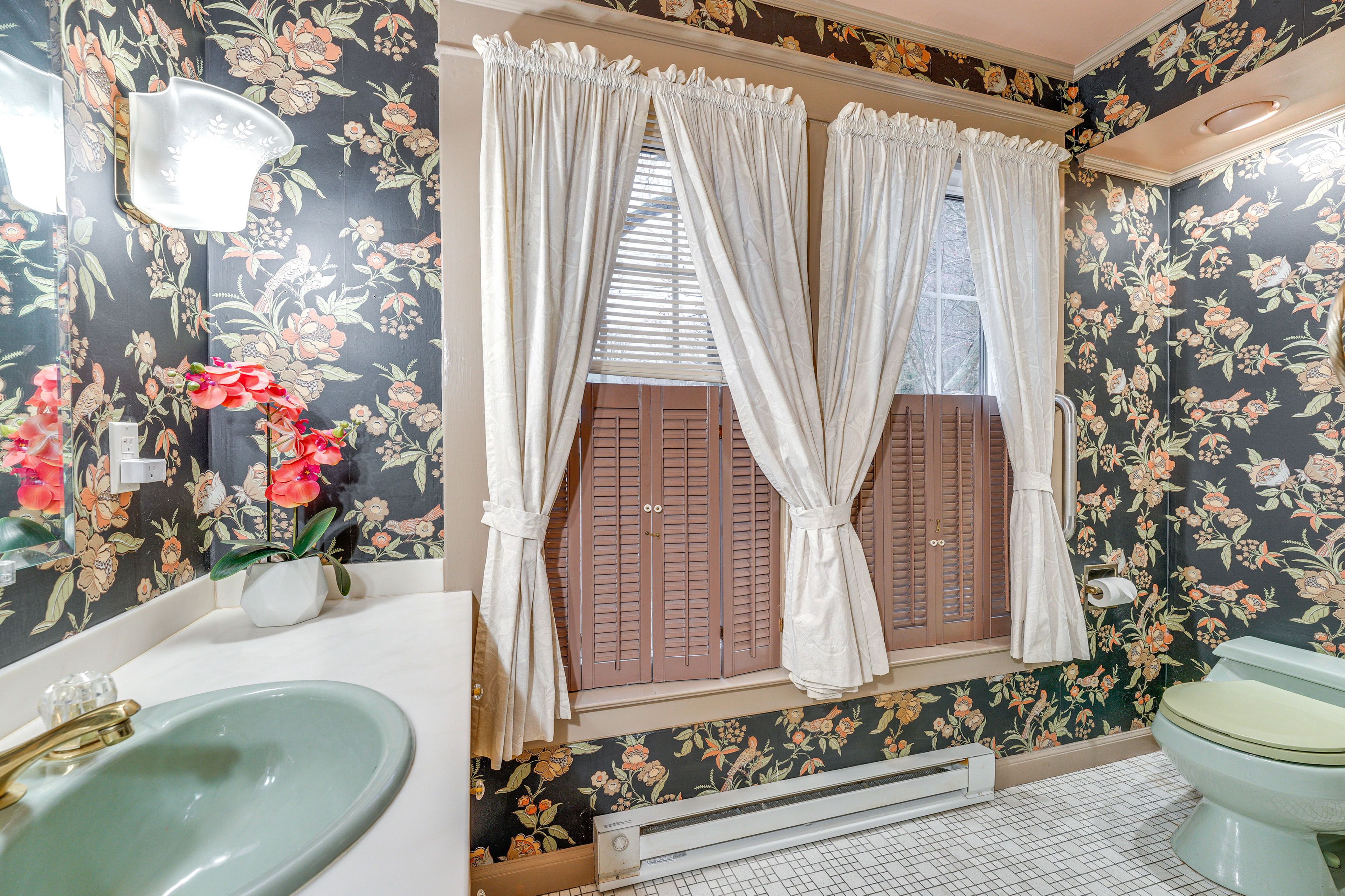 Full Bathroom | 1st Floor