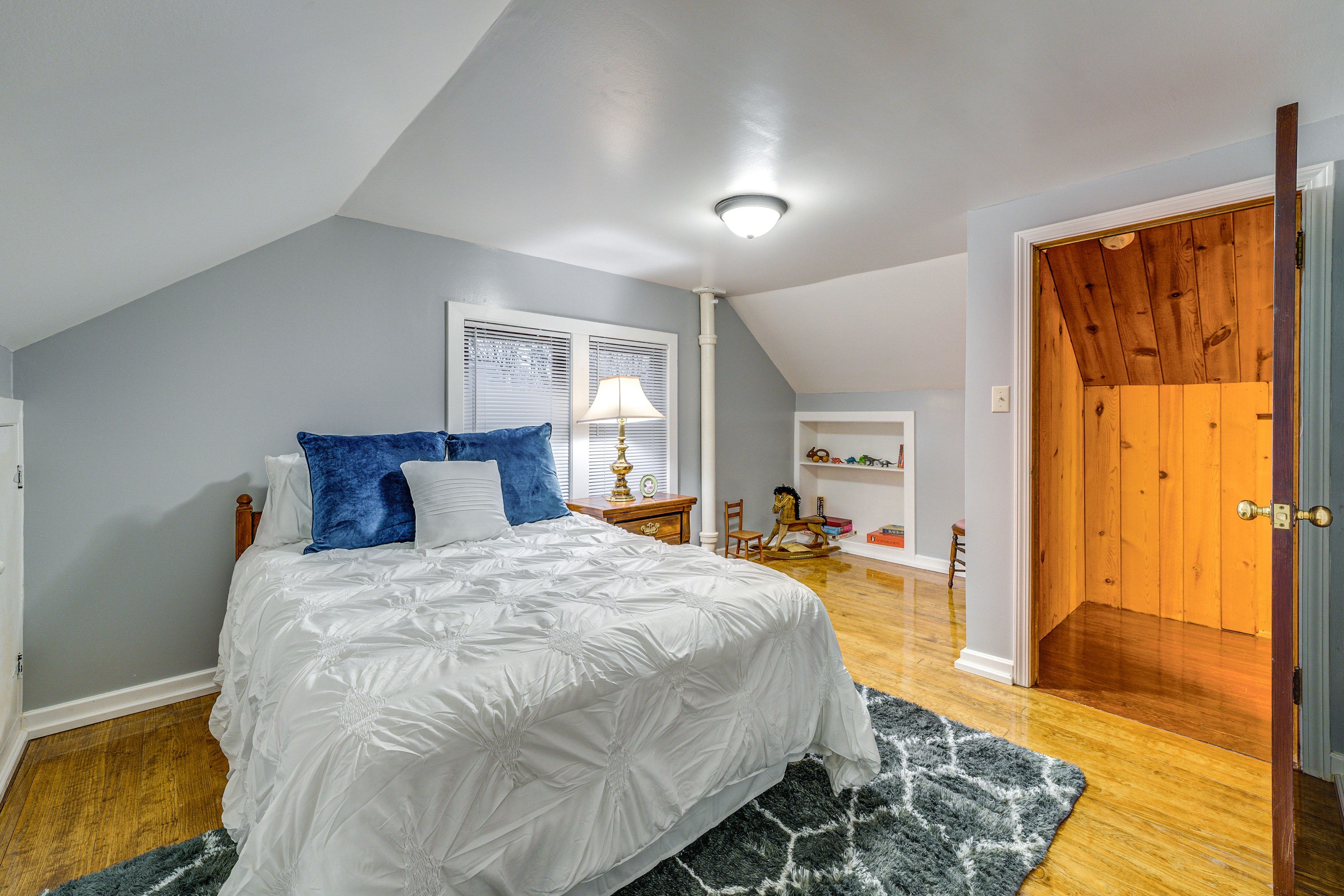 Bedroom 4 | Full Bed | 3rd Floor