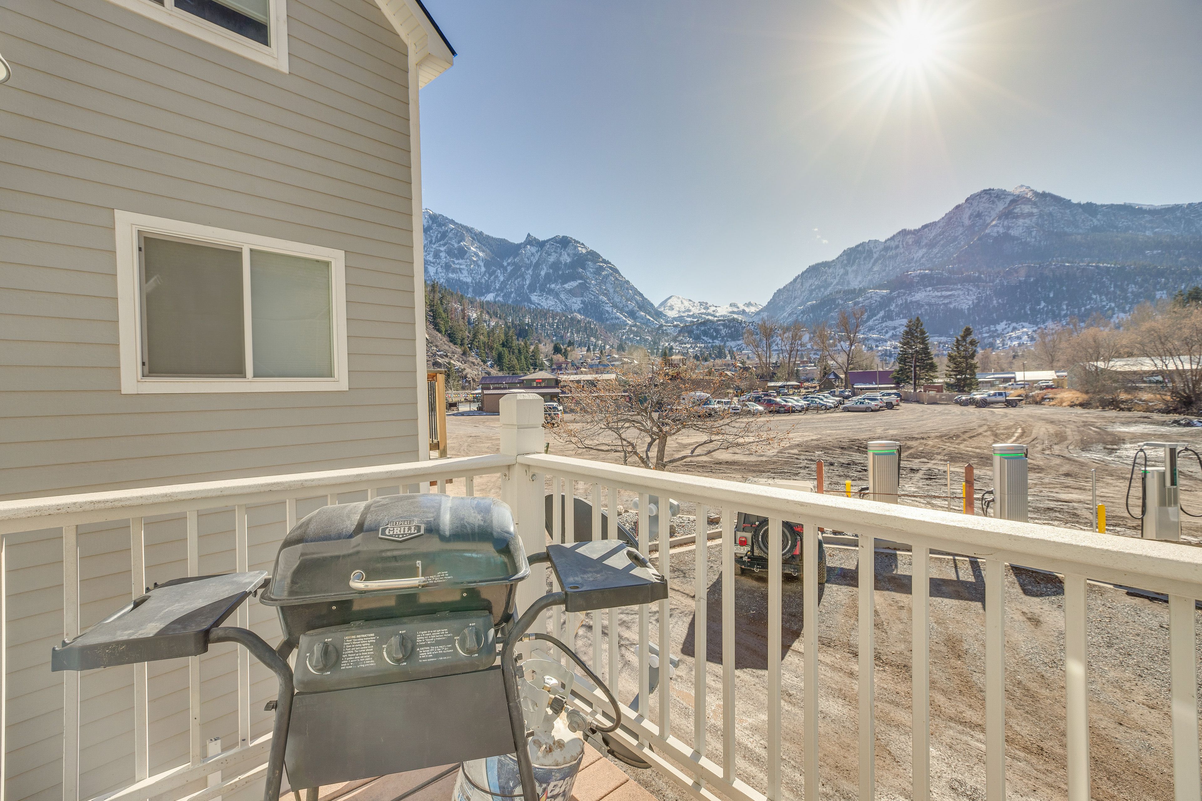 Private Balcony | Gas Grill | Fire Pit