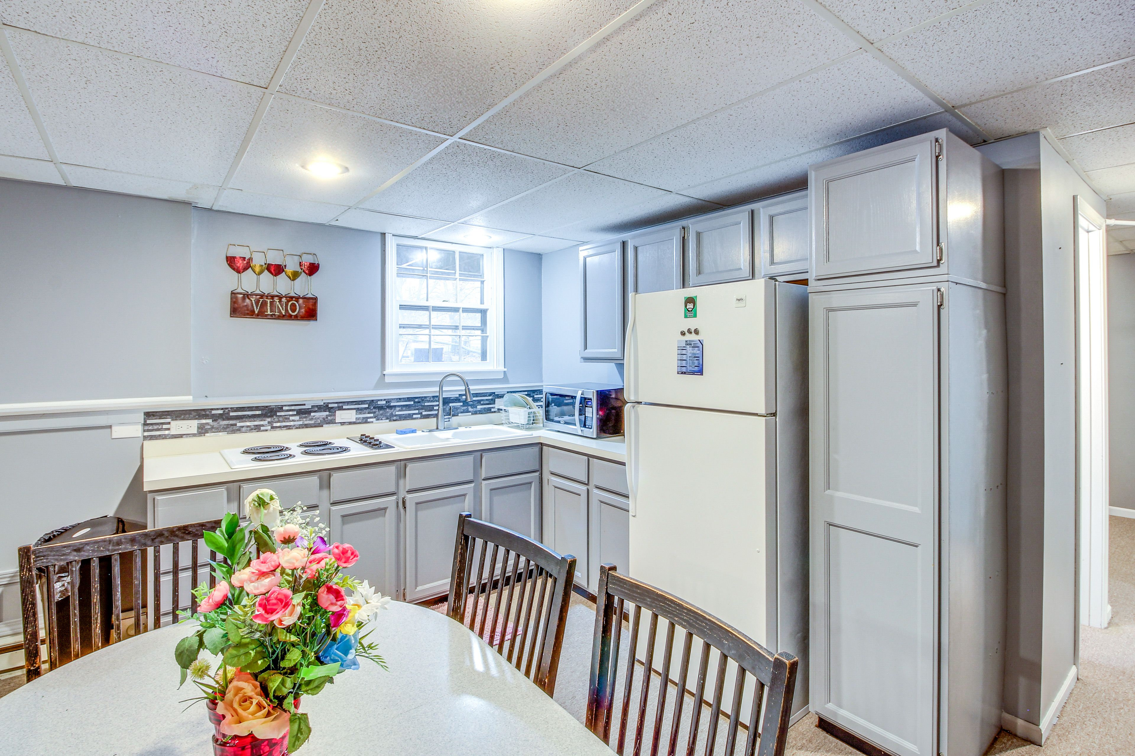 Dining Area | Dishware & Flatware Provided | Central A/C & Heating