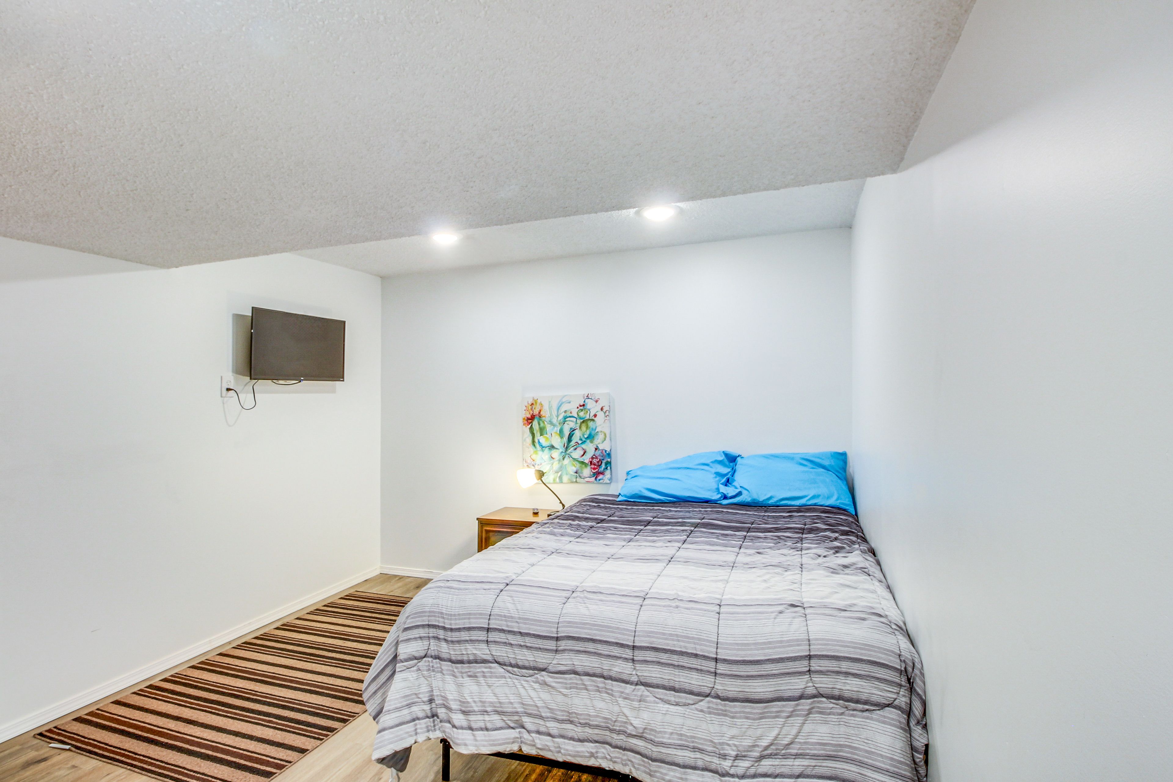 Bedroom 2 | Queen Bed