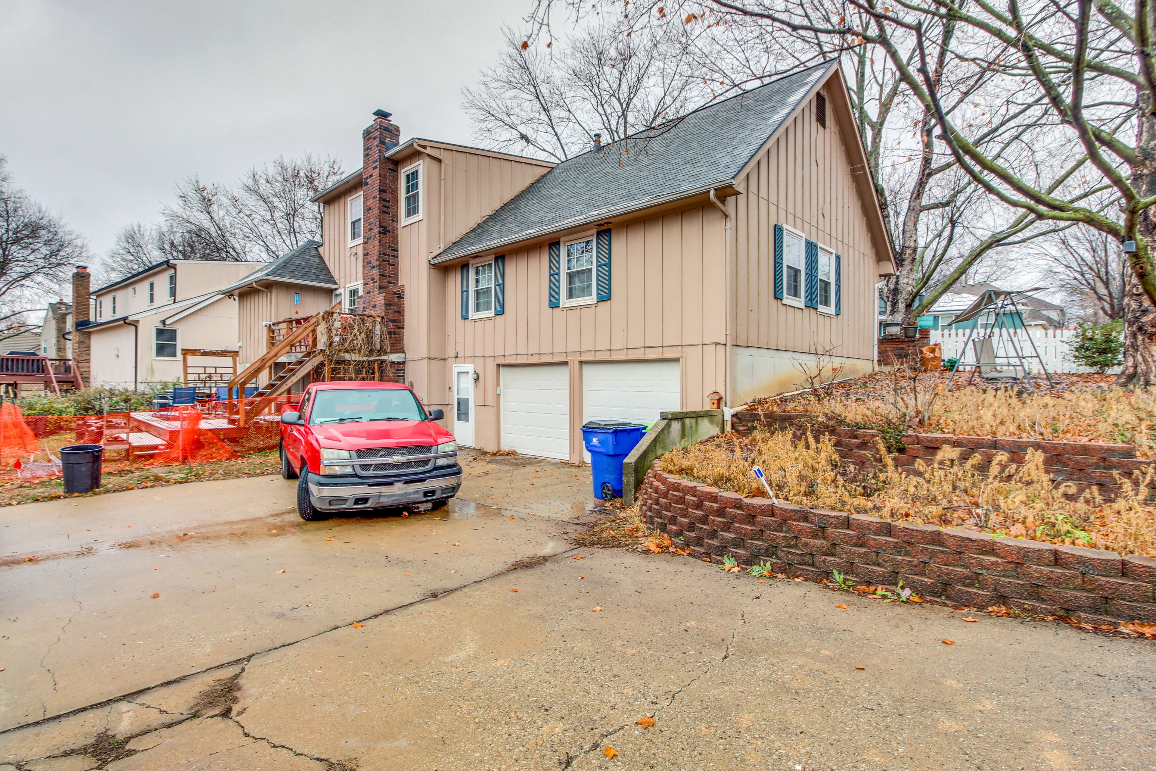 Parking | Driveway (2 Vehicles) | RV/Trailer Parking