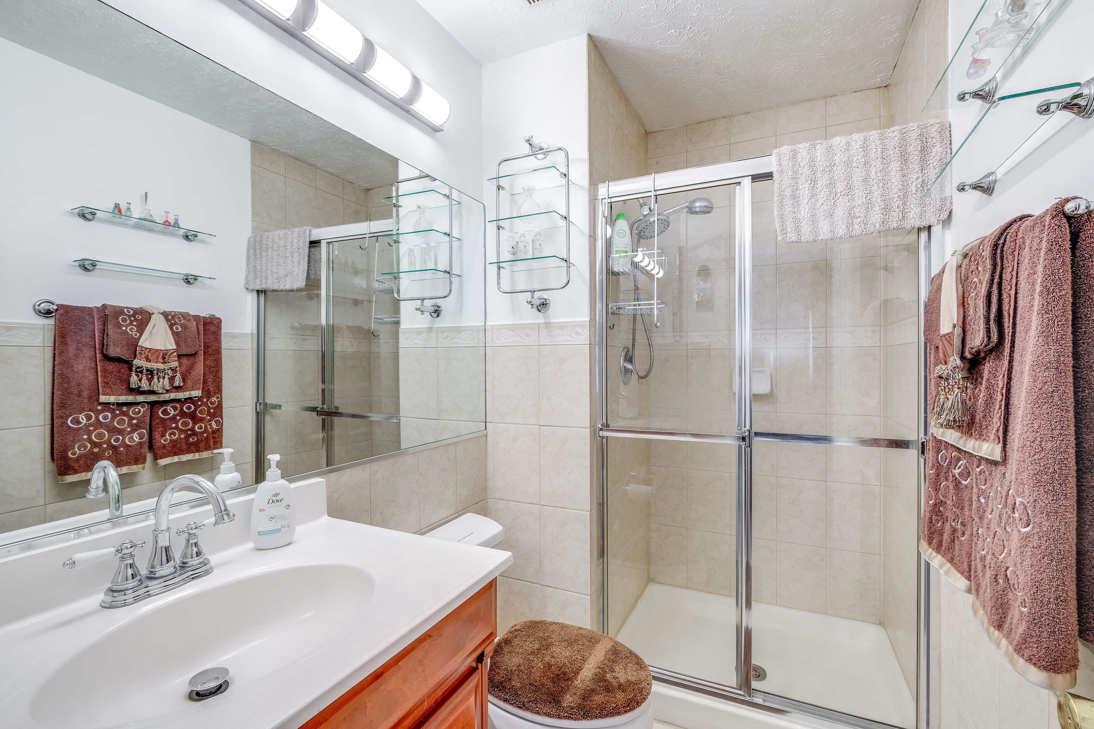 En-Suite Bathroom | 2nd Floor | Towels Provided