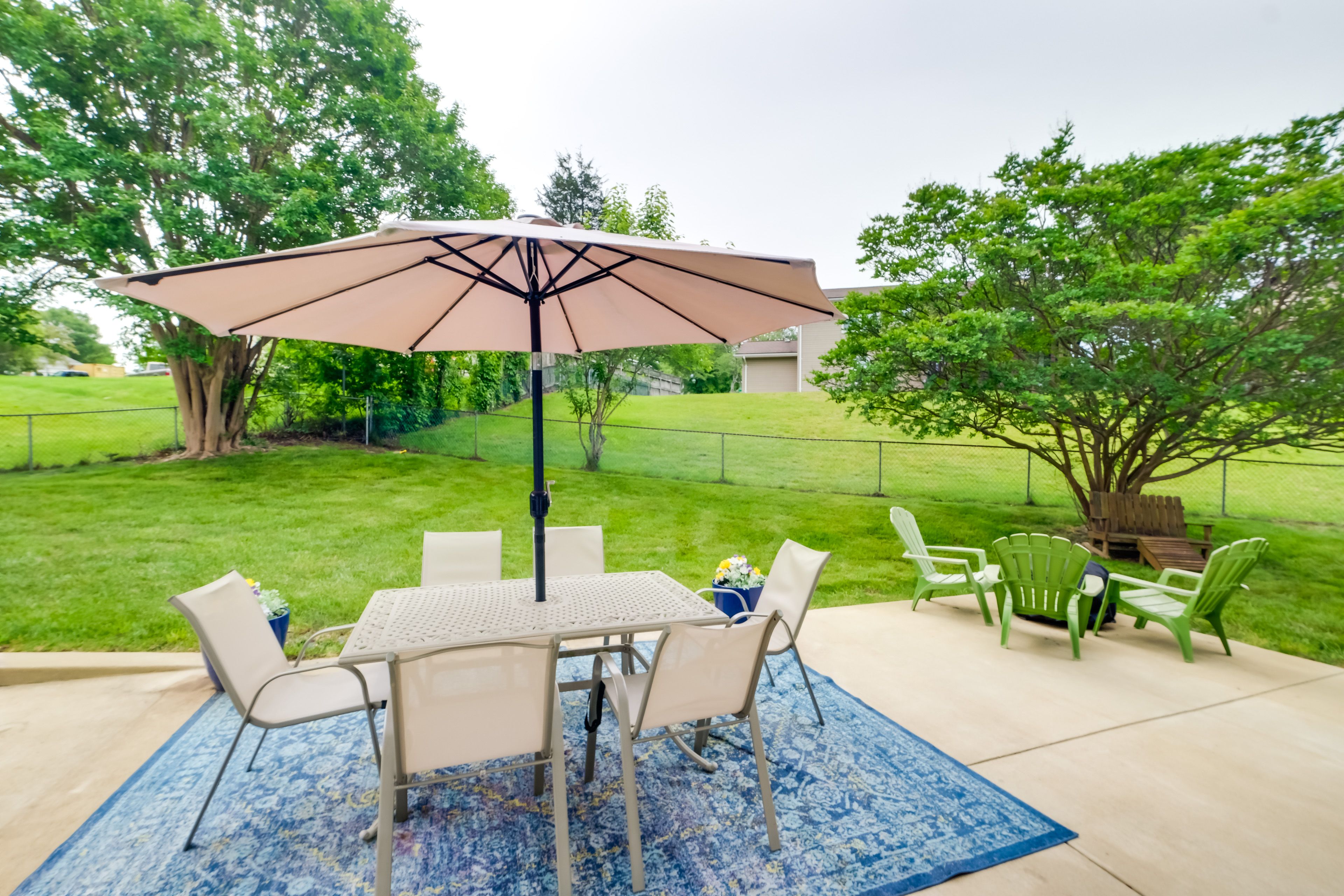 Shared Patio | Outdoor Dining Table | Charcoal Grill (Charcoal Provided)