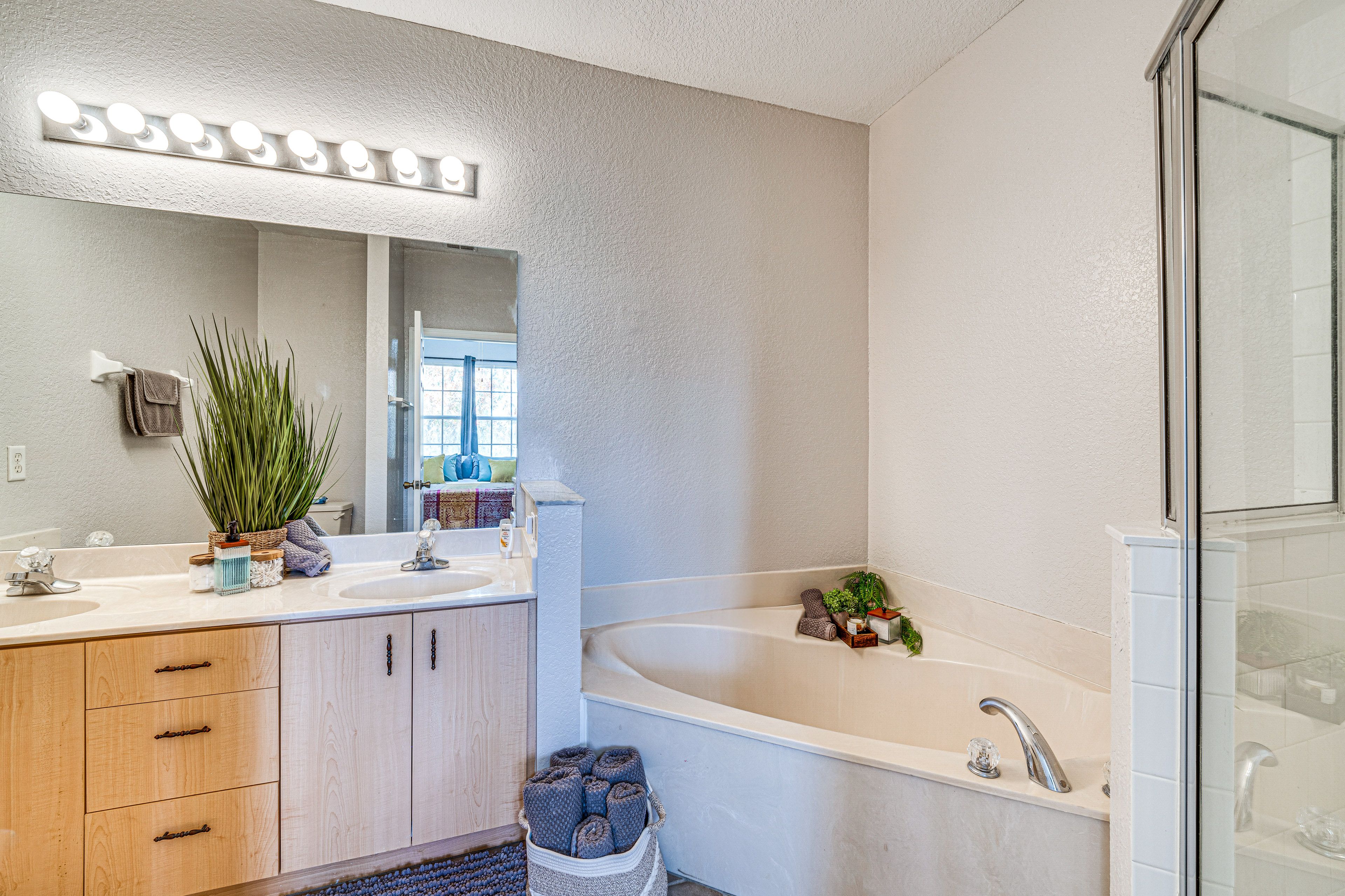 En-Suite Bathroom | Complimentary Toiletries | Hair Dryer