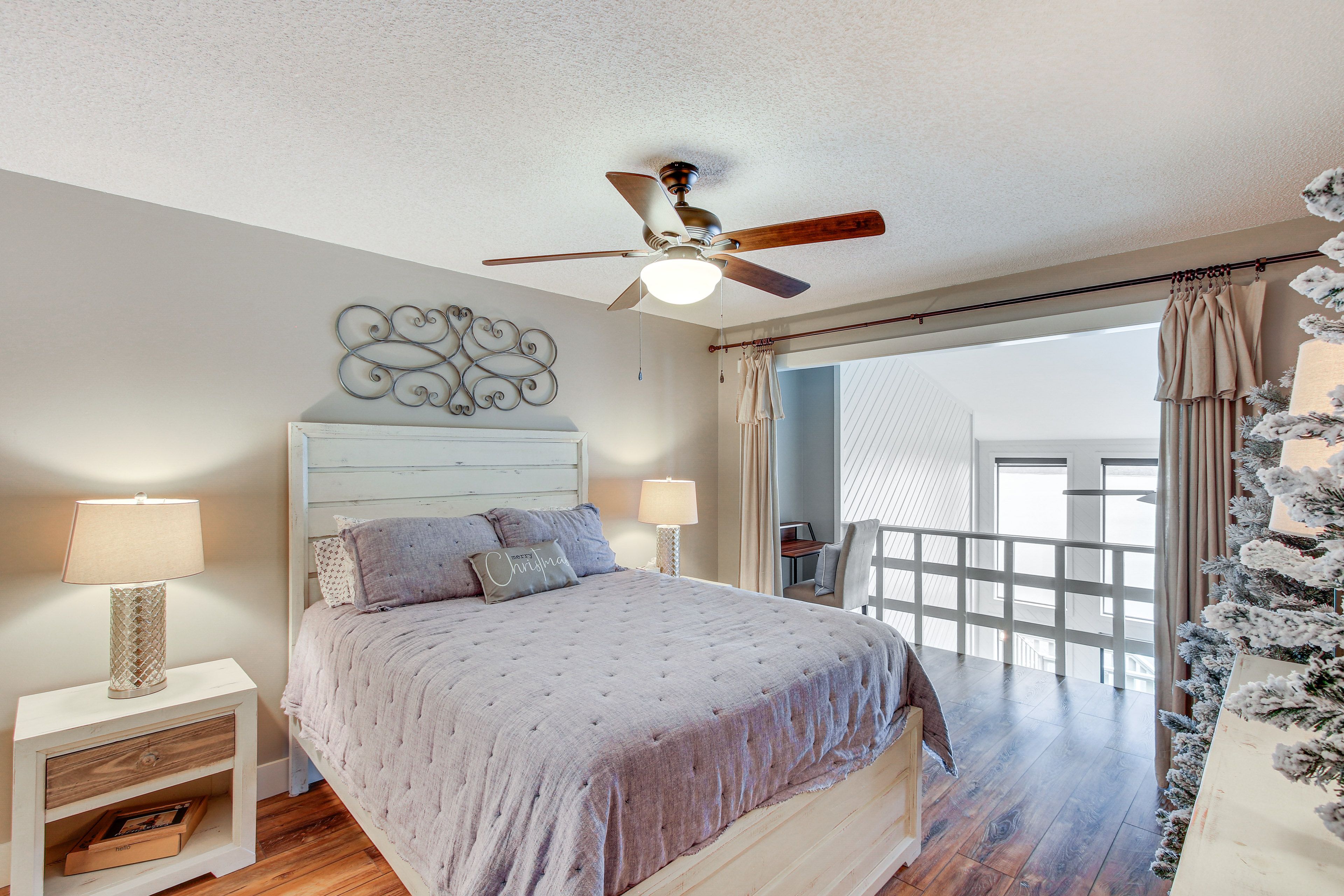 Bedroom 1 (Loft) | Queen Bed | Linens Provided