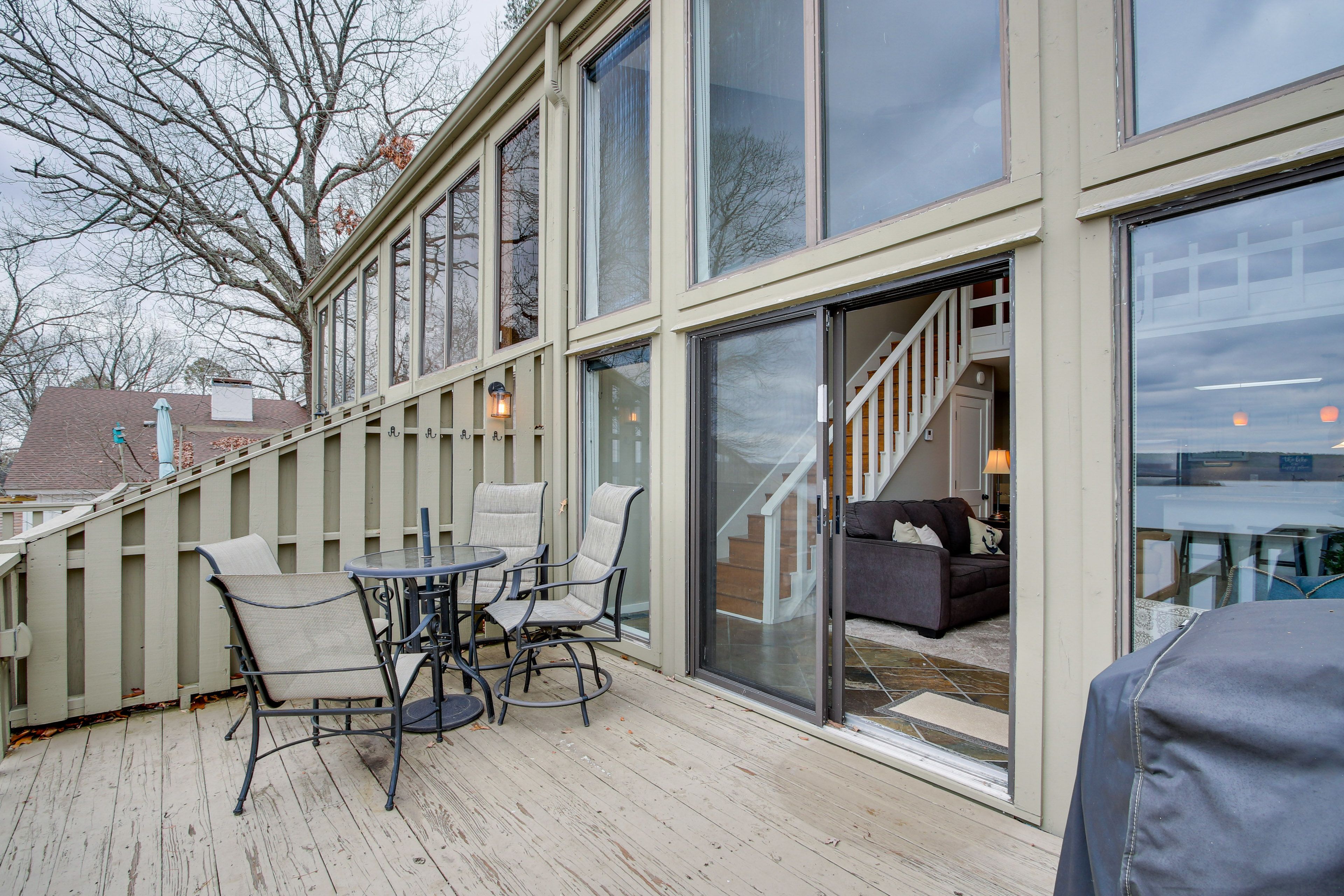 Deck | Gas Grill | River View
