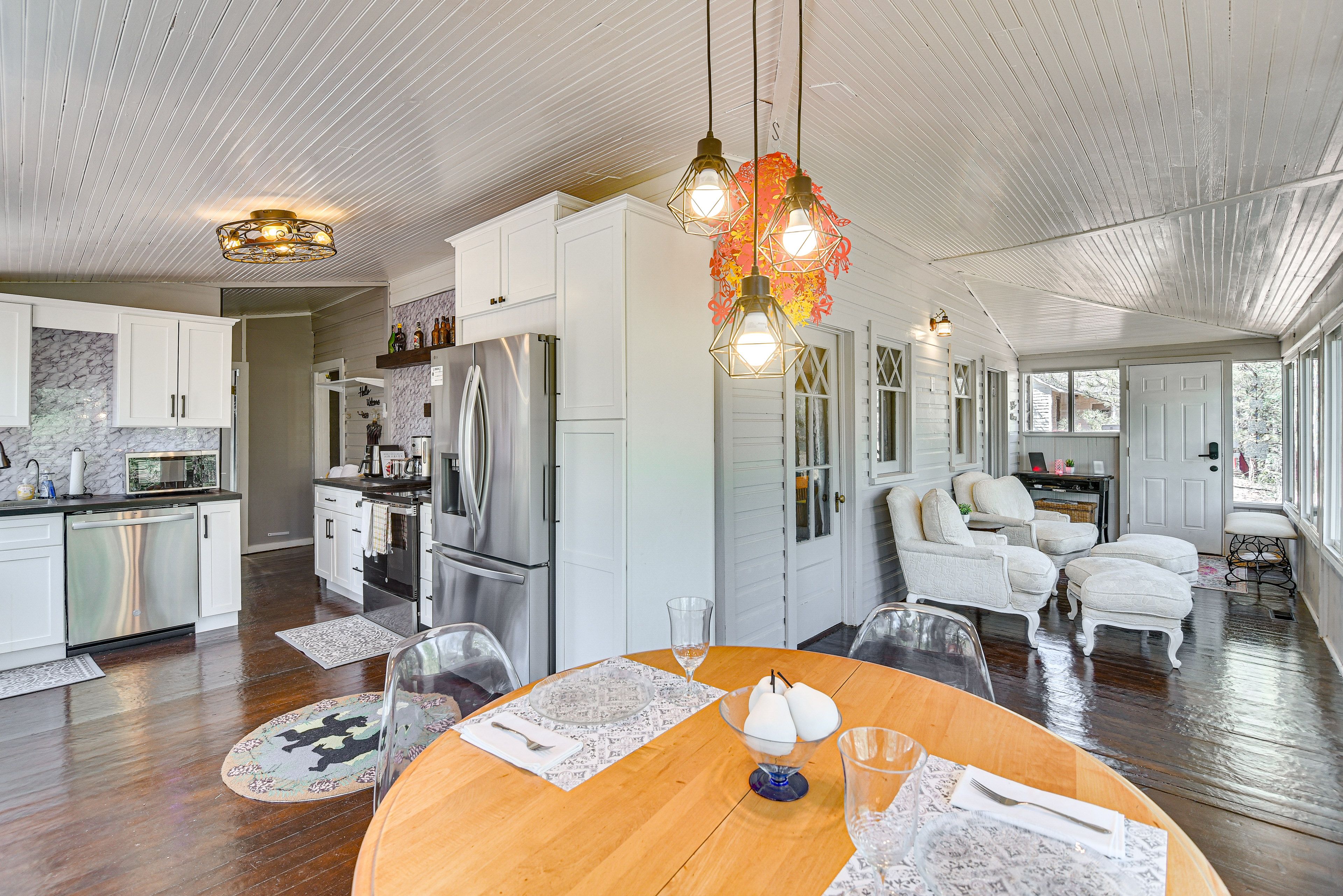 Dining Area | Dishware & Flatware Provided | Primary Floor