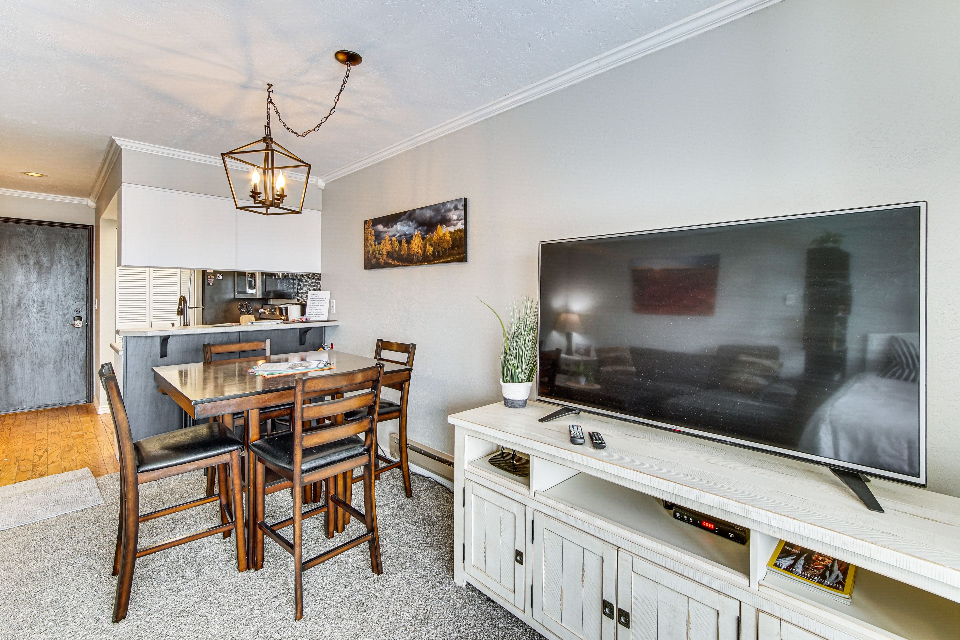 Studio Interior | Dining Area | Open Floor Plan | Elevator Access