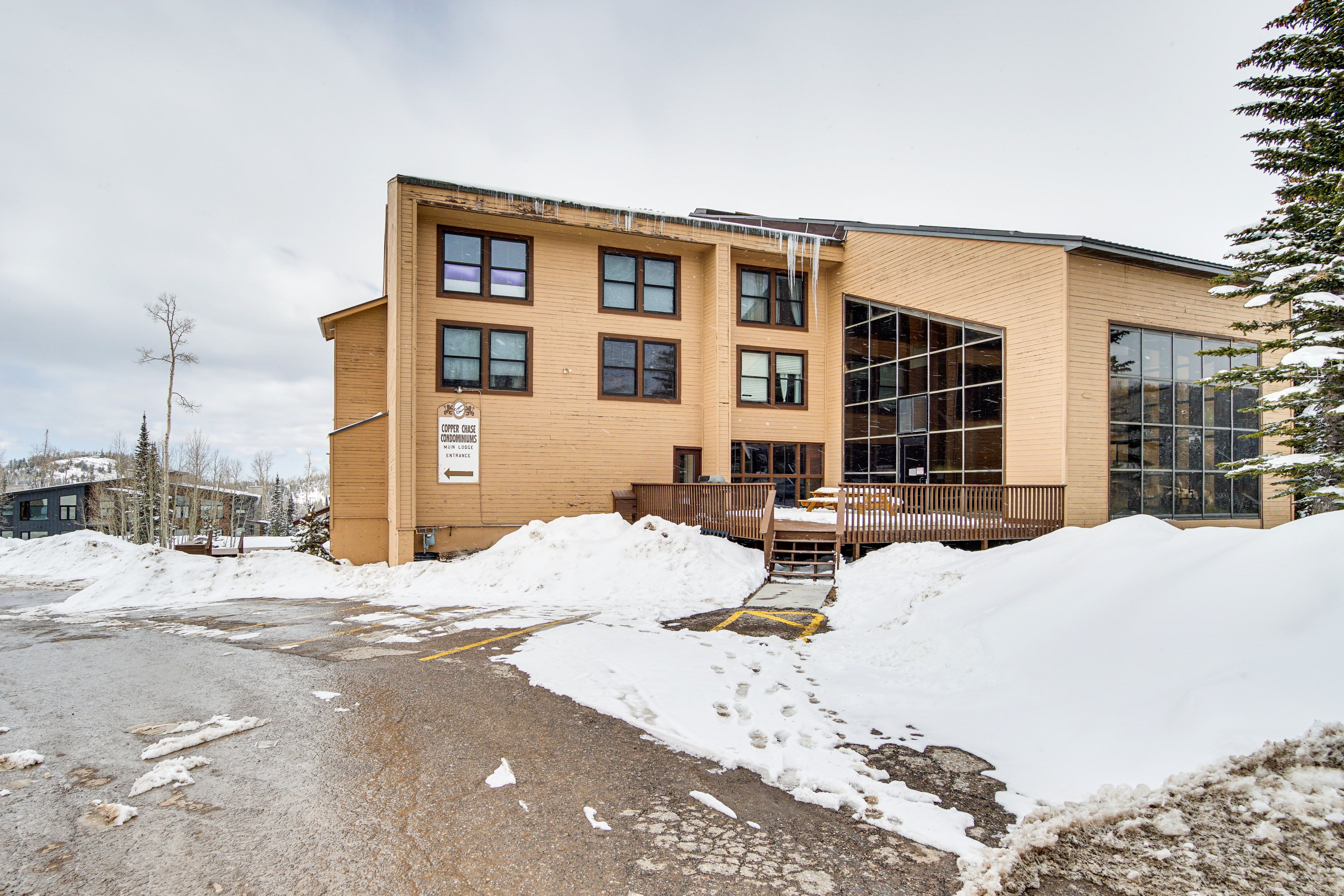 Parking | Heated Community Garage (1 Vehicle)