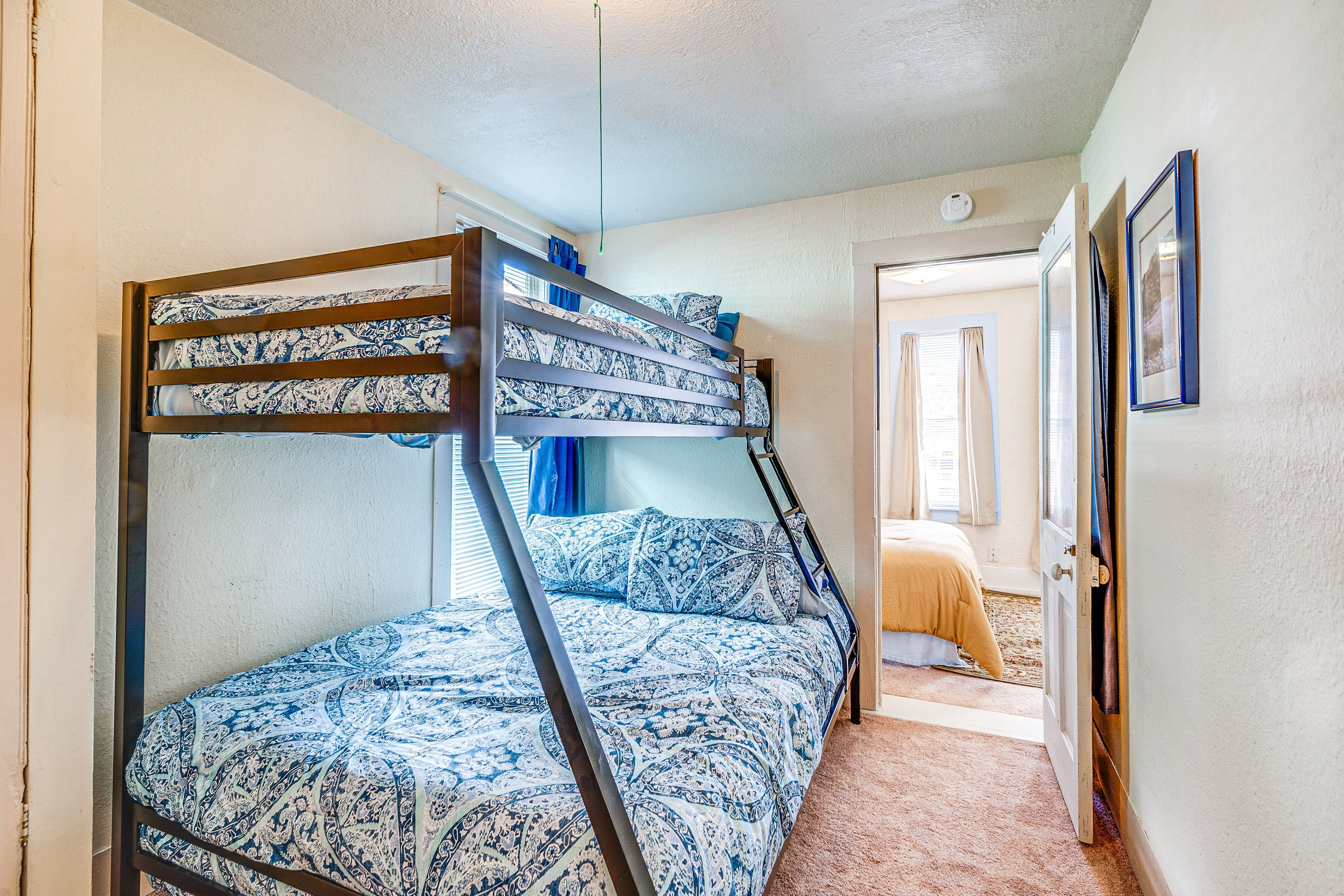 Bedroom 3 | Twin/Full Bunk Bed