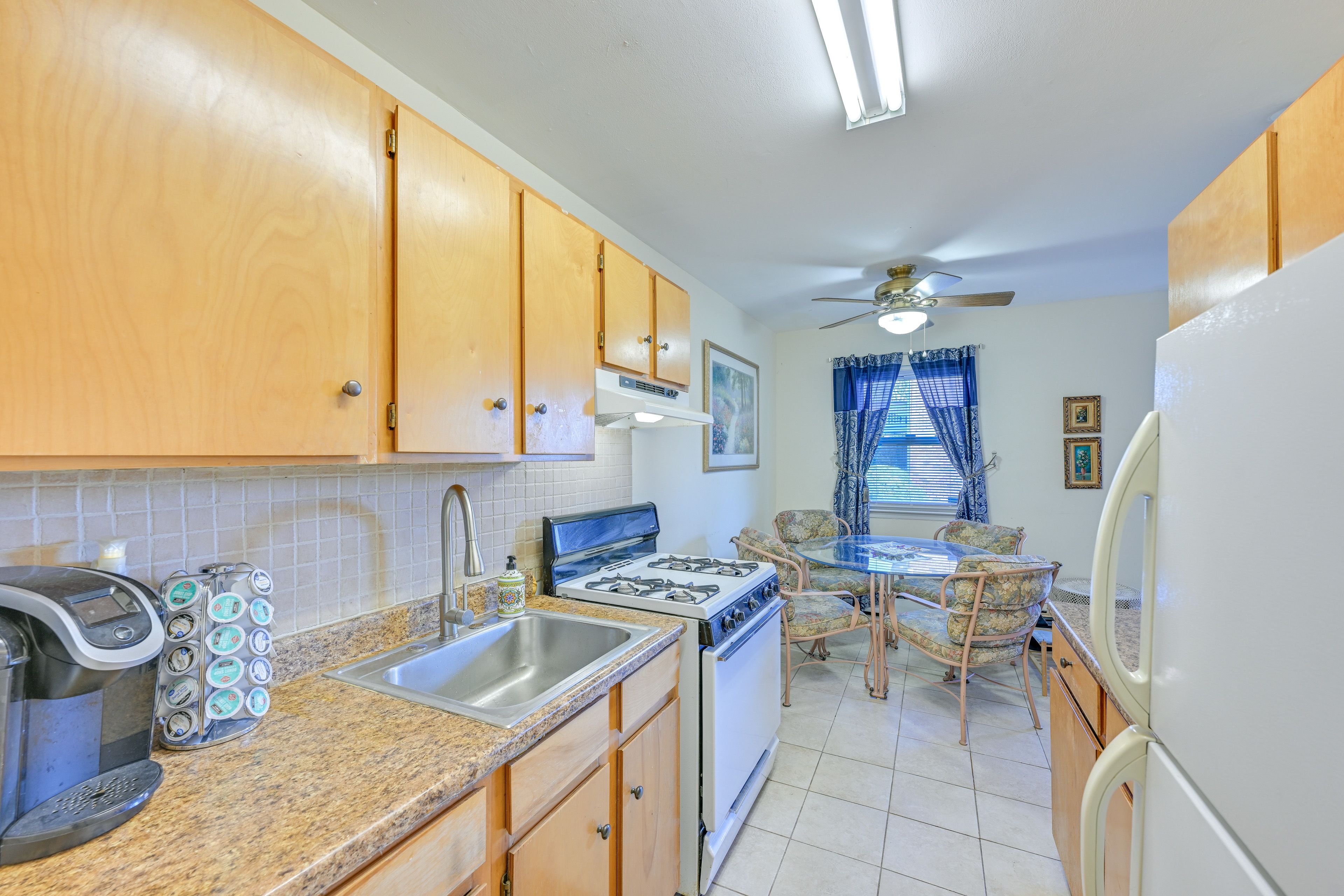 Dining Area | Kitchen