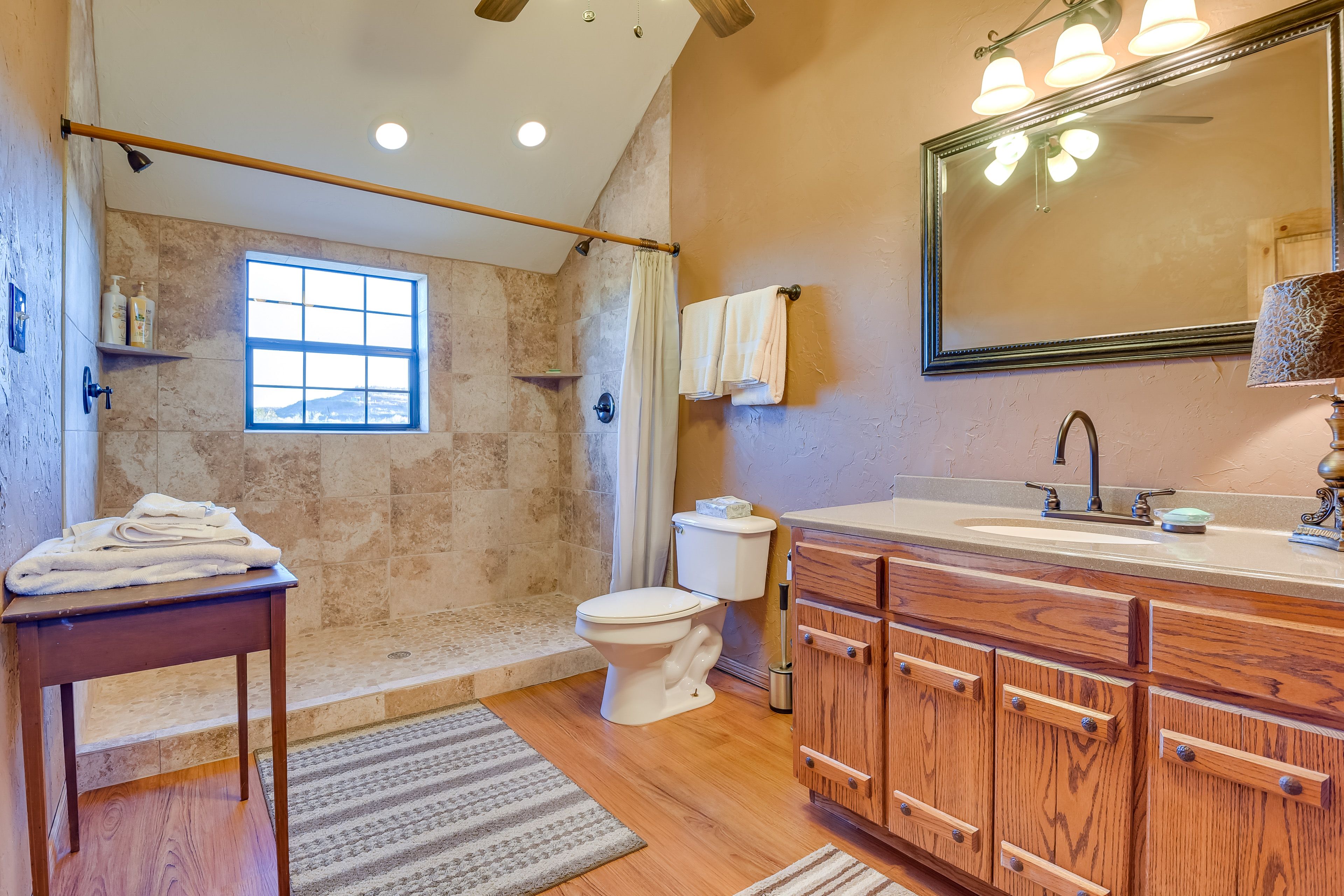 Full Bathroom | Complimentary Toiletries | Towels Provided | 2nd Floor