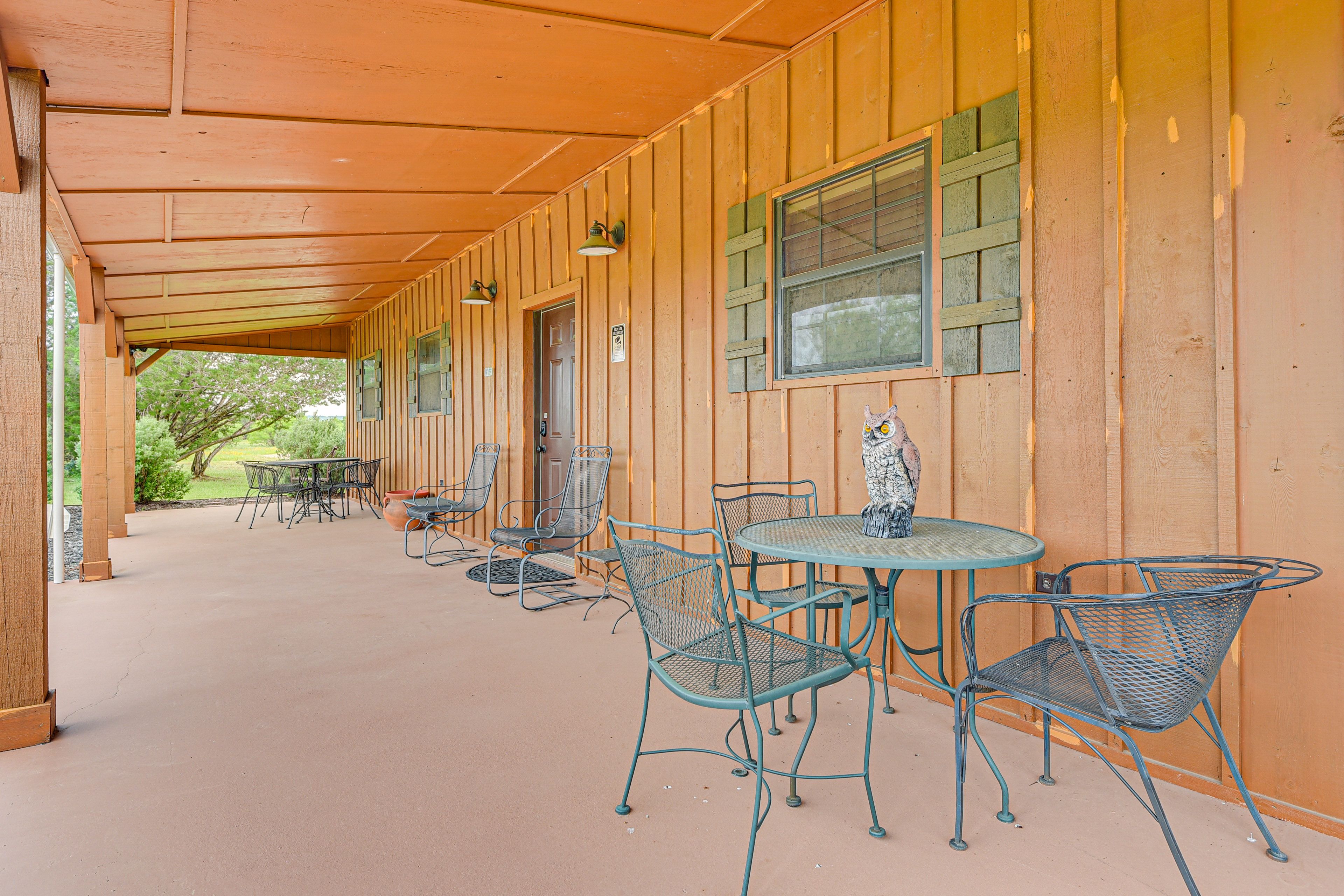 Patio | Charcoal/Gas Grills | Outdoor Dining Areas