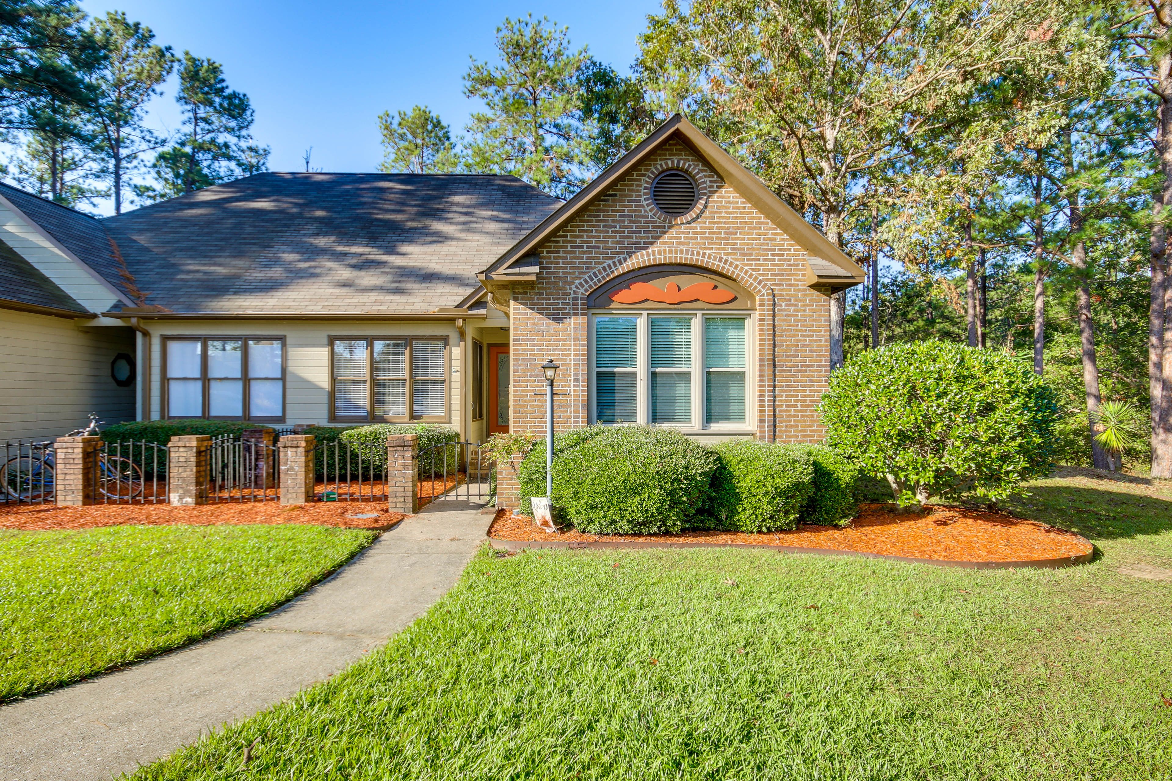 Exterior | Community Amenities | Pets Welcome w/ Fee