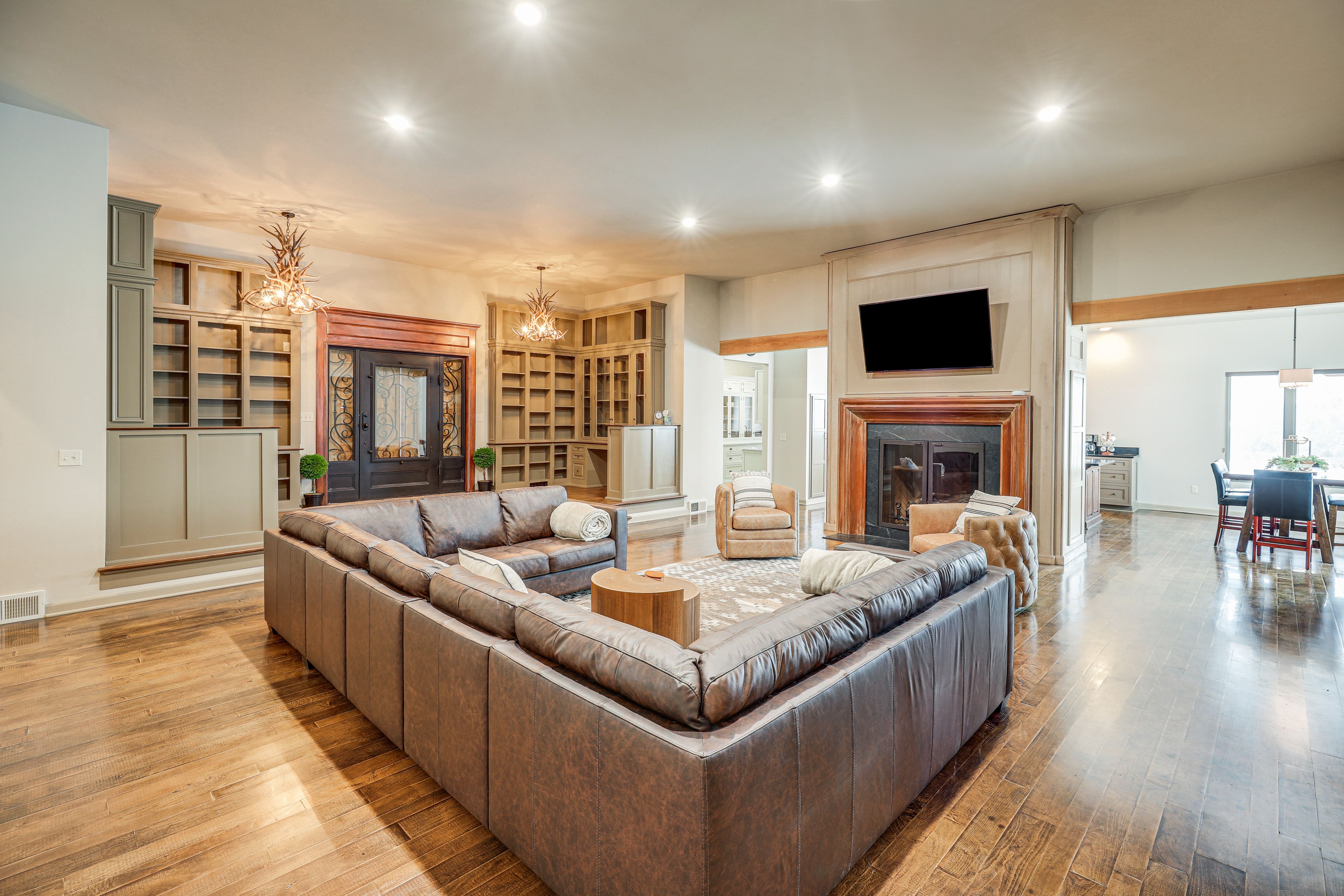 Living Room | Gas Fireplace | Smart TV
