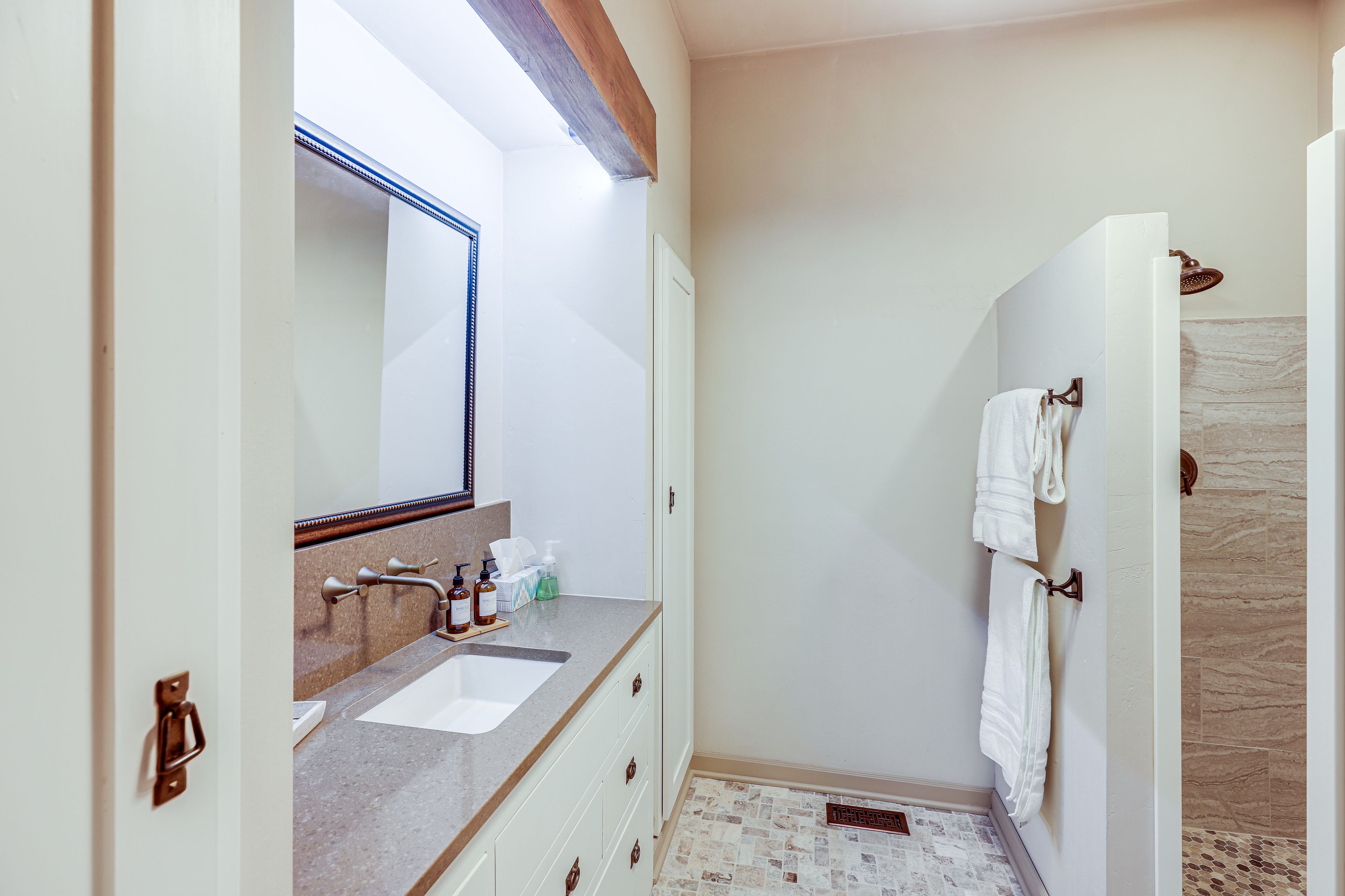 Full Bathroom | Complimentary Toiletries | Main Level