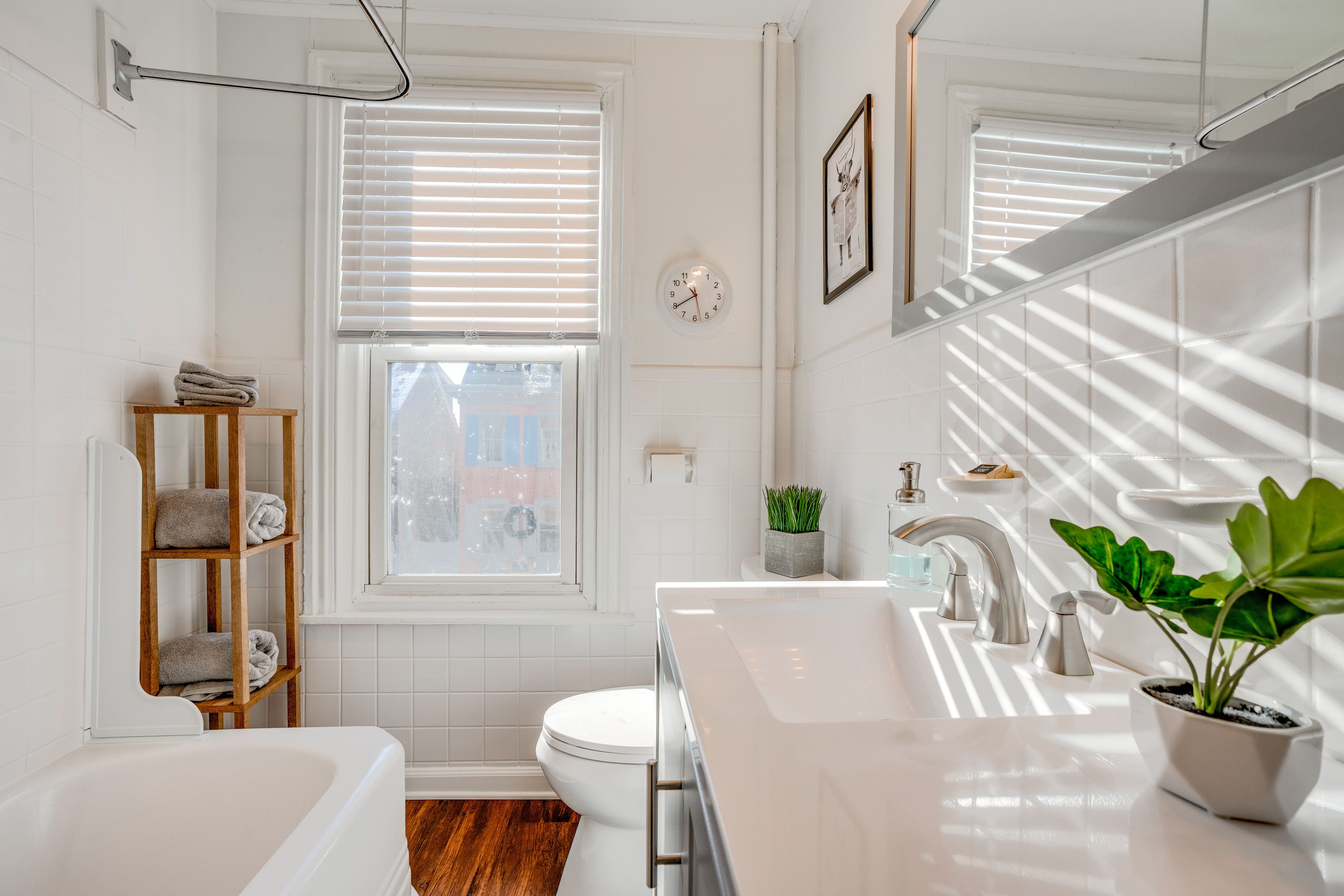 Full Bathroom | Complimentary Toiletries | Towels Provided | Main Floor