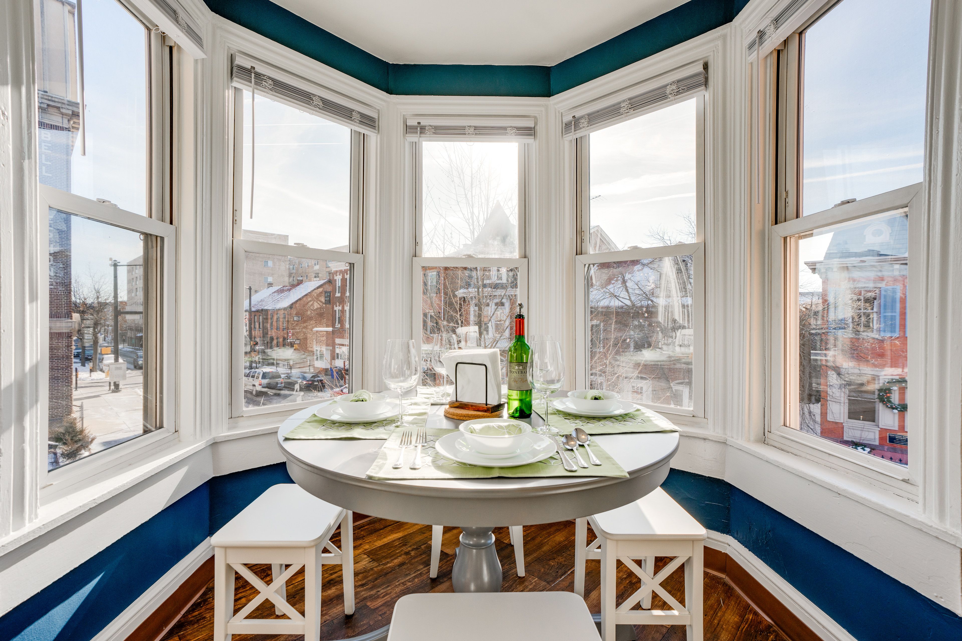Dining Nook | Dishware/Flatware