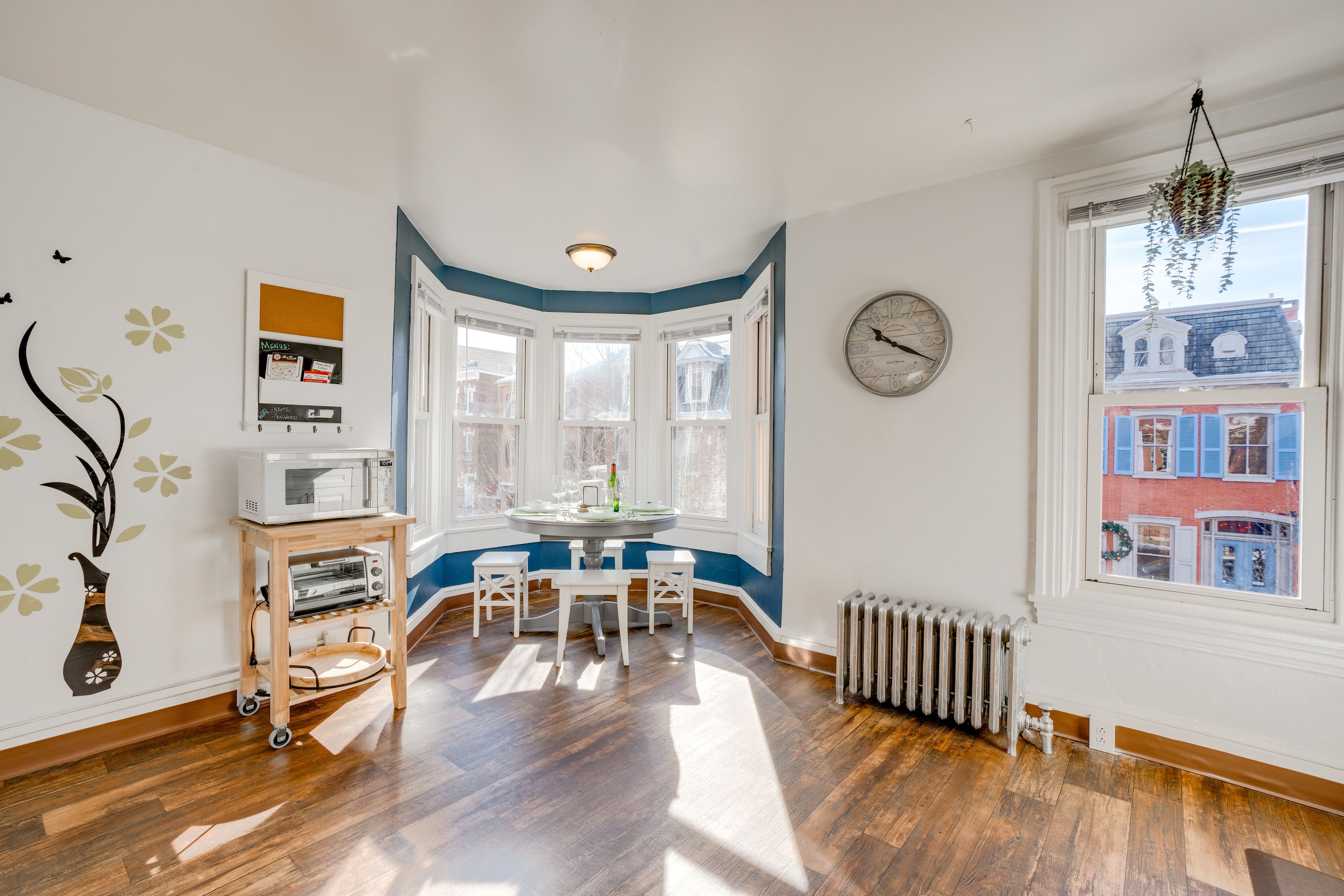 Dining Nook | Main Floor