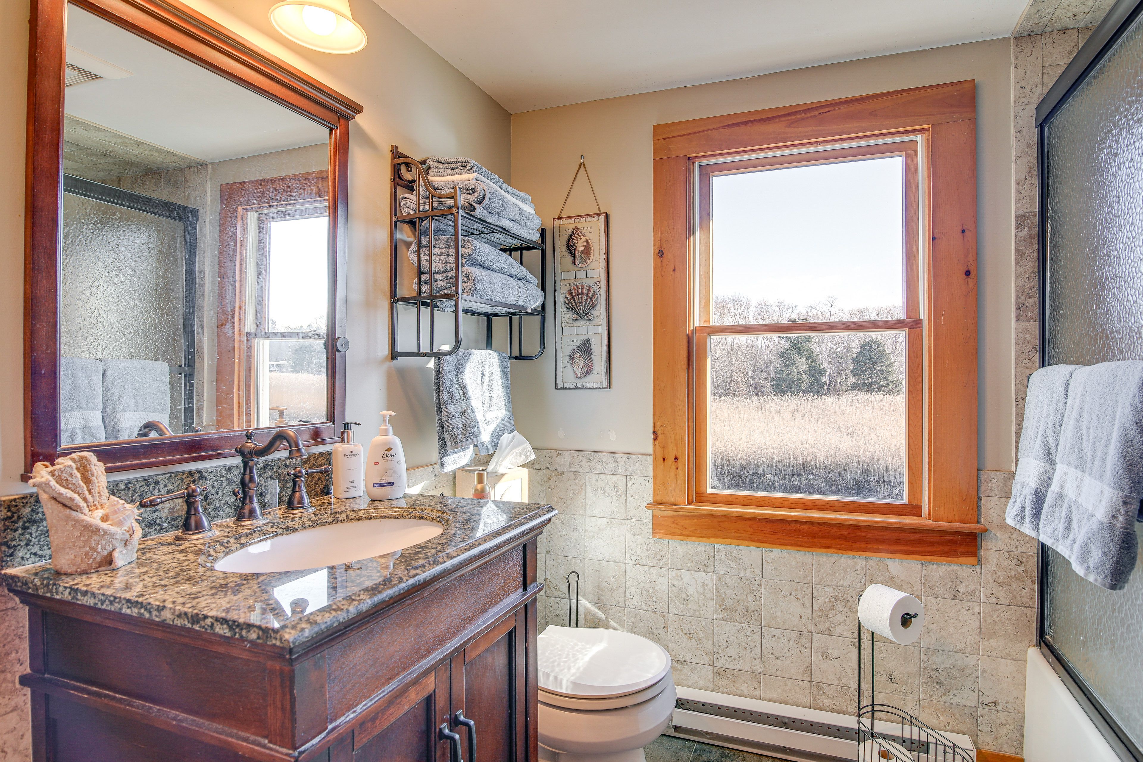 Full Bathroom | 2nd Floor | Complimentary Toiletries | Hair Dryer | Towels