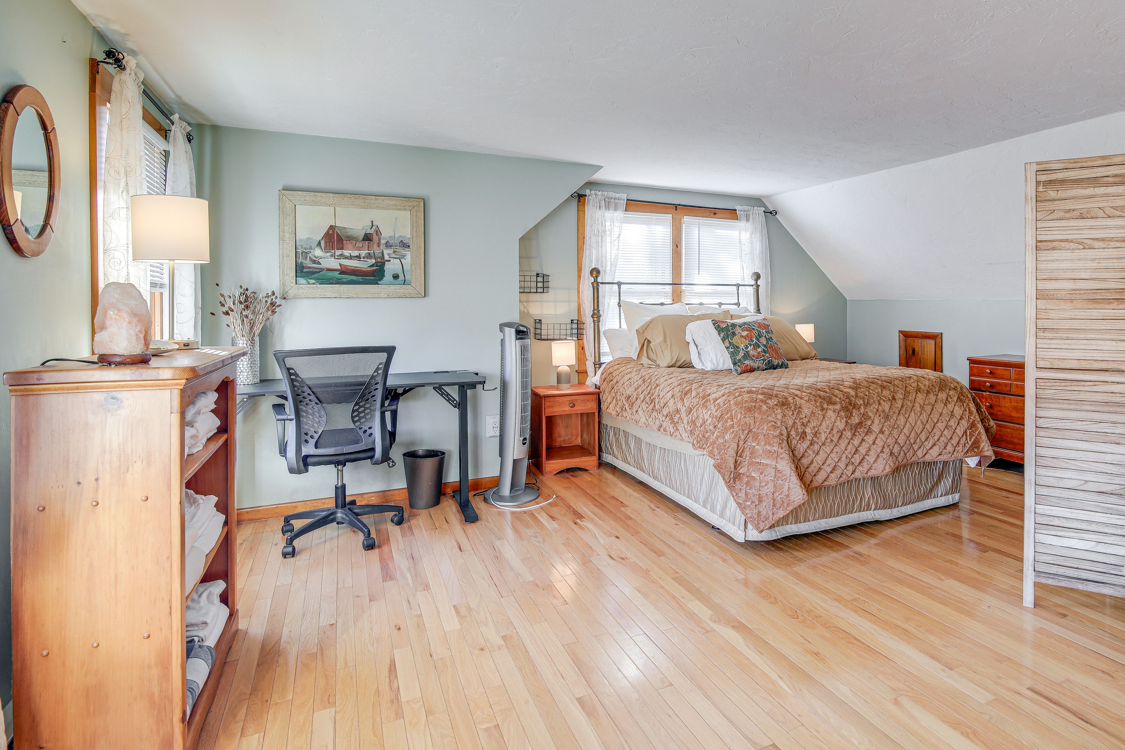 Bedroom (Open Bedroom) | 2nd Floor | Queen Bed | 2 Twin Beds