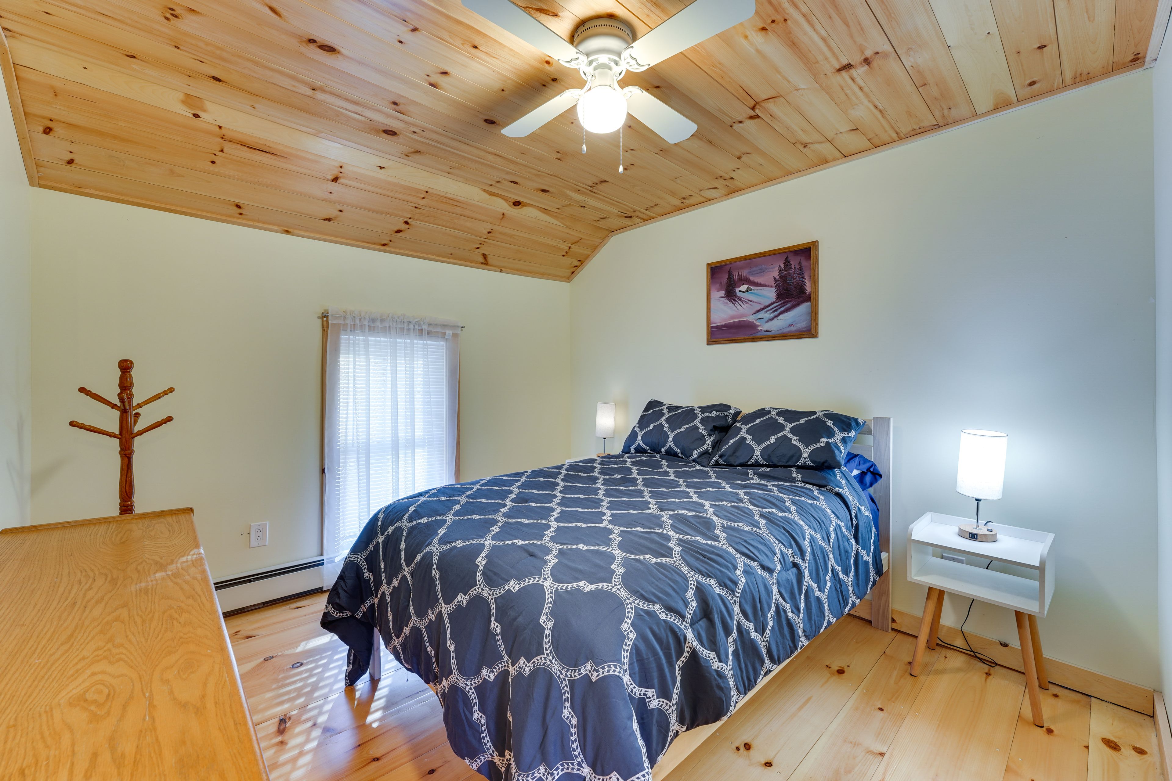 Bedroom 1 | Queen Bed