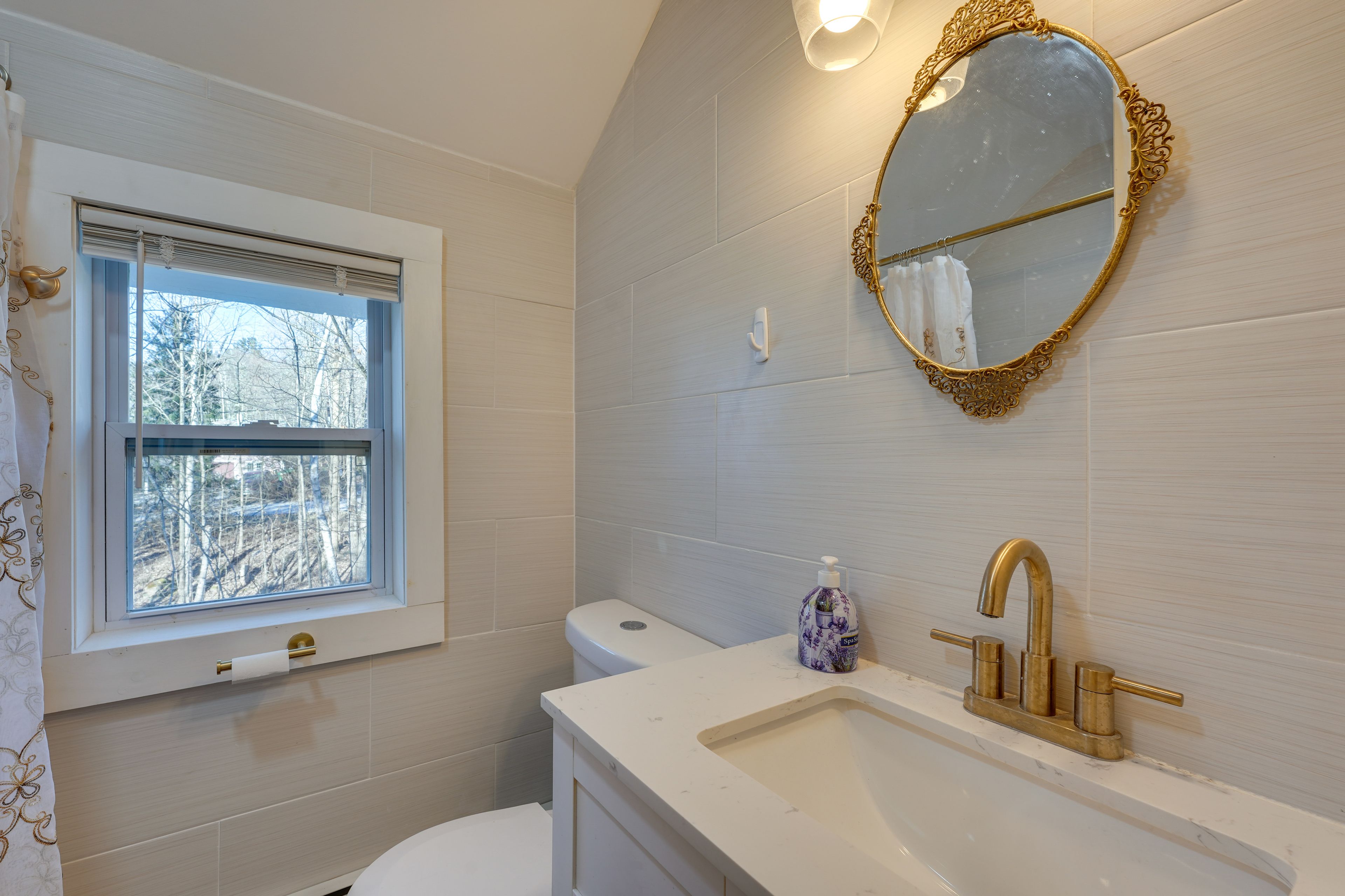 Full Bathroom | Complimentary Toiletries | Hair Dryer | Towels