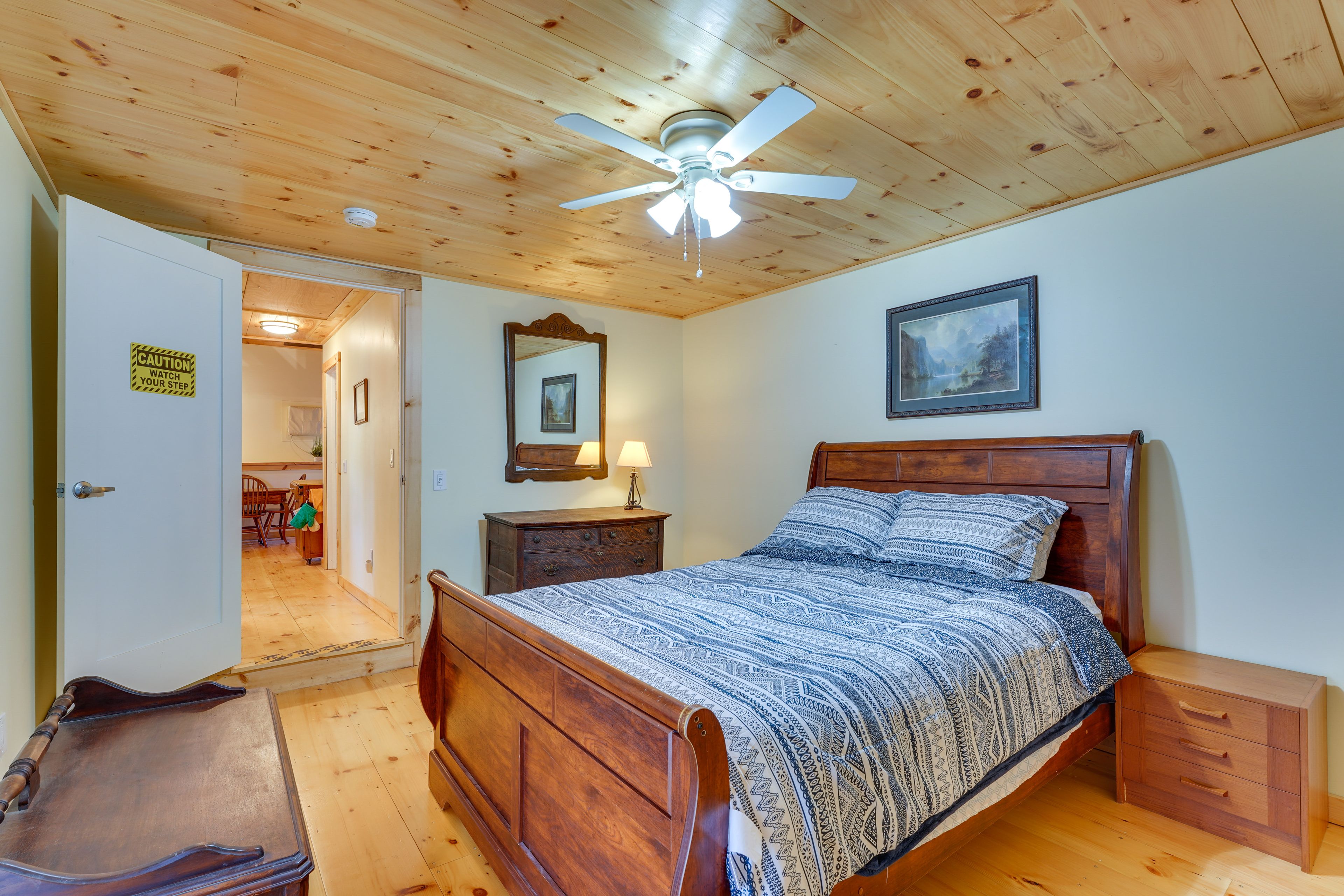 Bedroom 2 | Full Bed | 1 Internal Step to Access