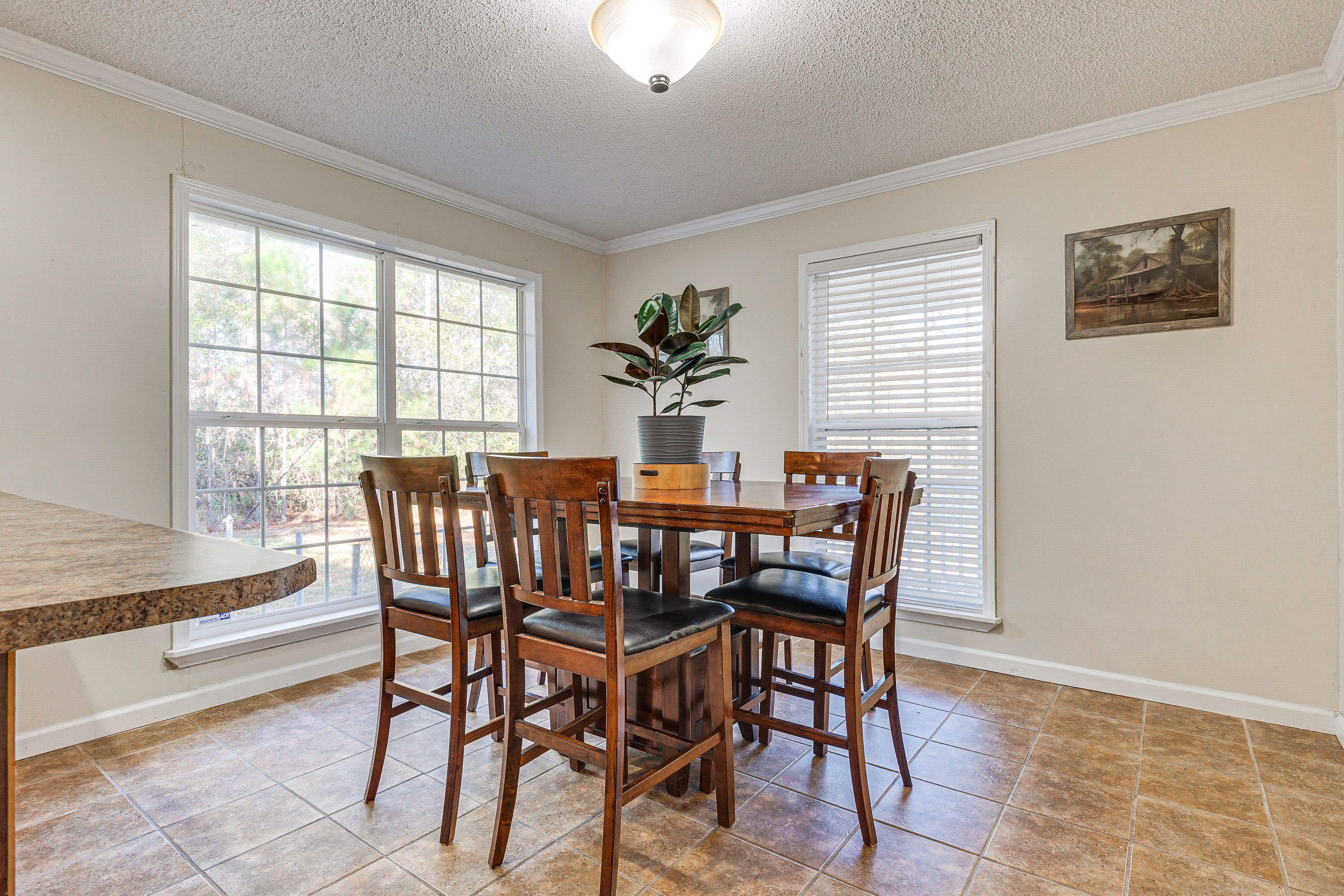Dining Area | Dishware/Flatware Provided