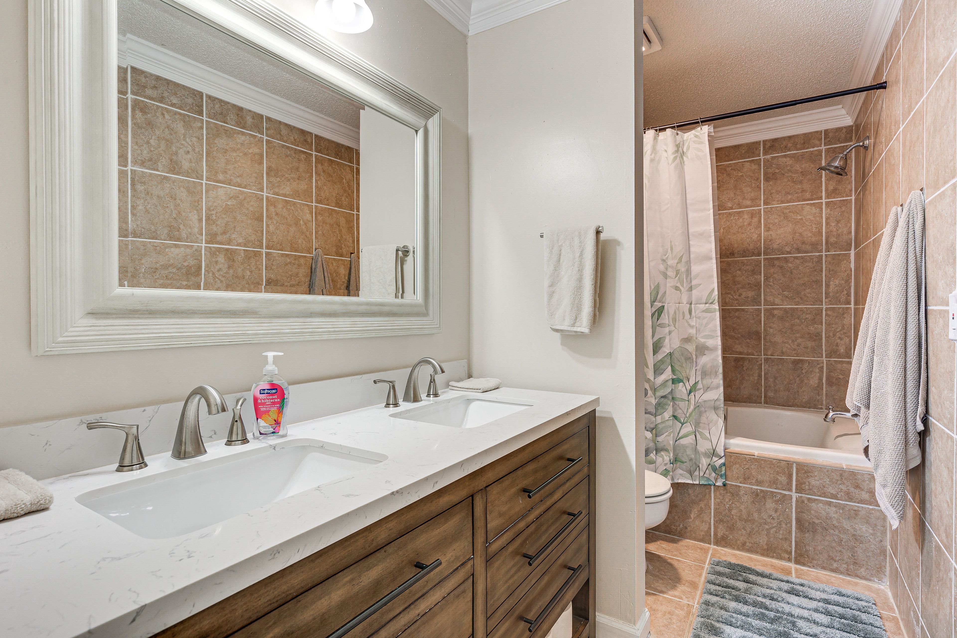 Bathroom | Complimentary Toiletries | Towels Provided