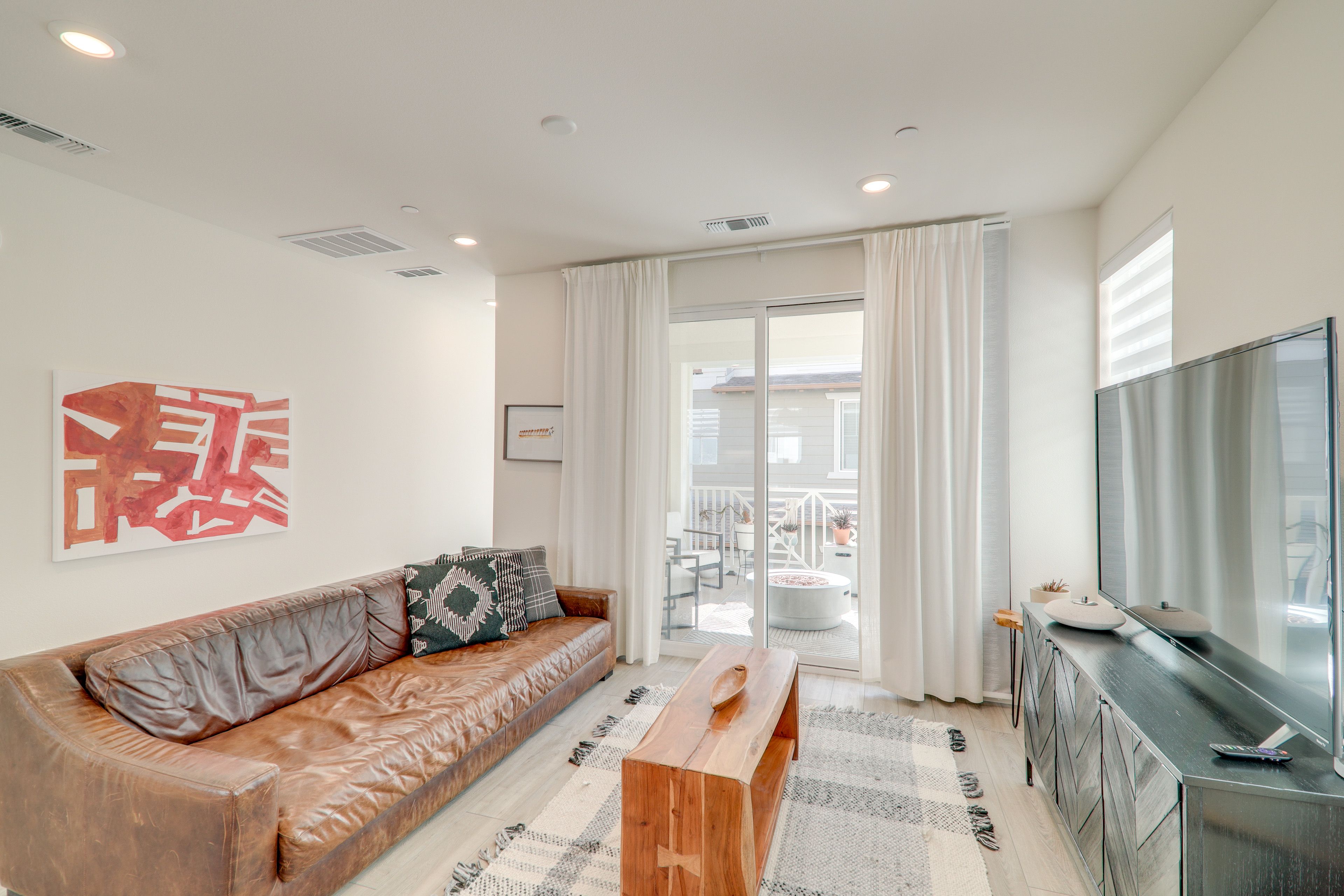 Living Room | 2nd Floor | Smart TV | Stairs Required