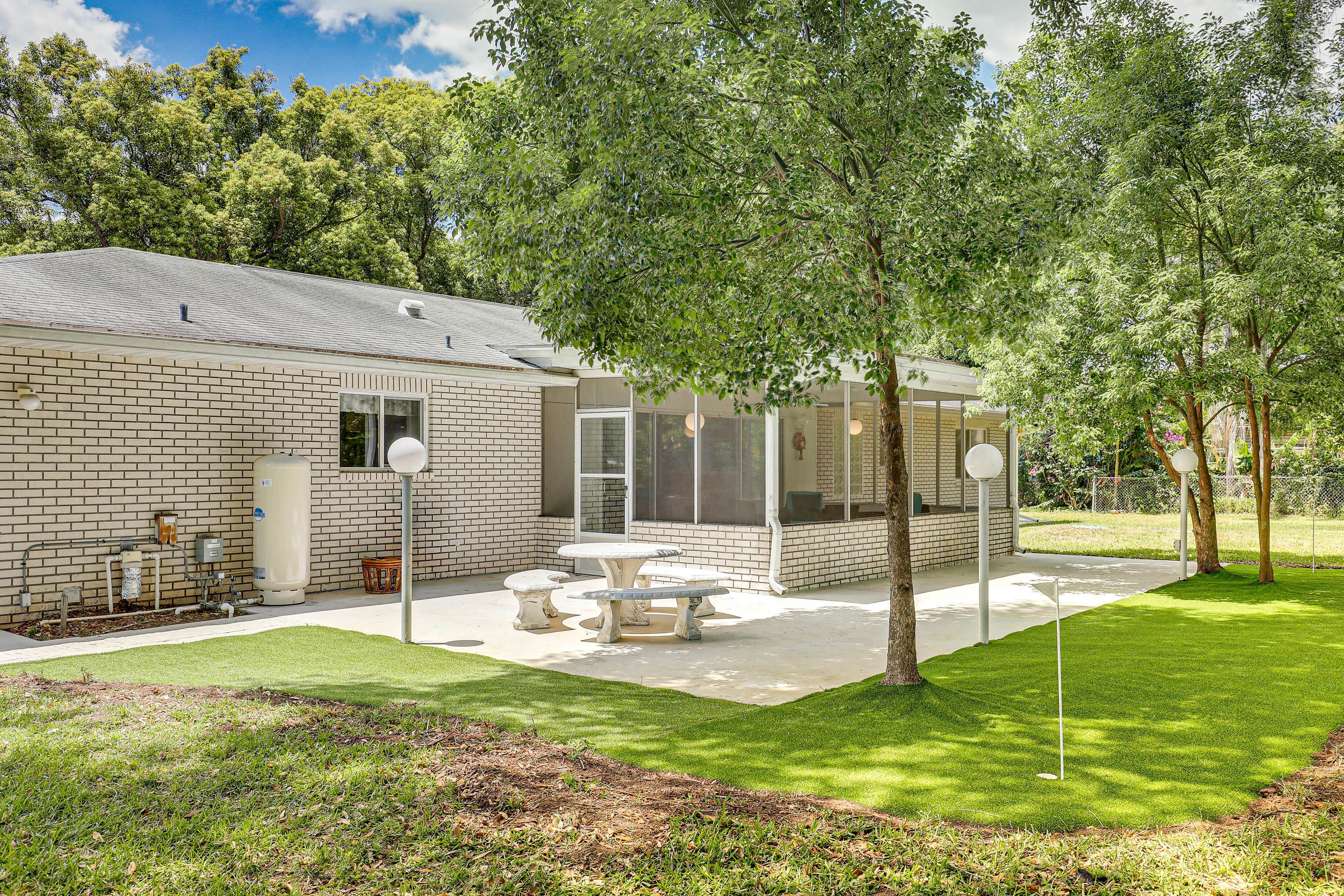 Patio | Private Putting Green