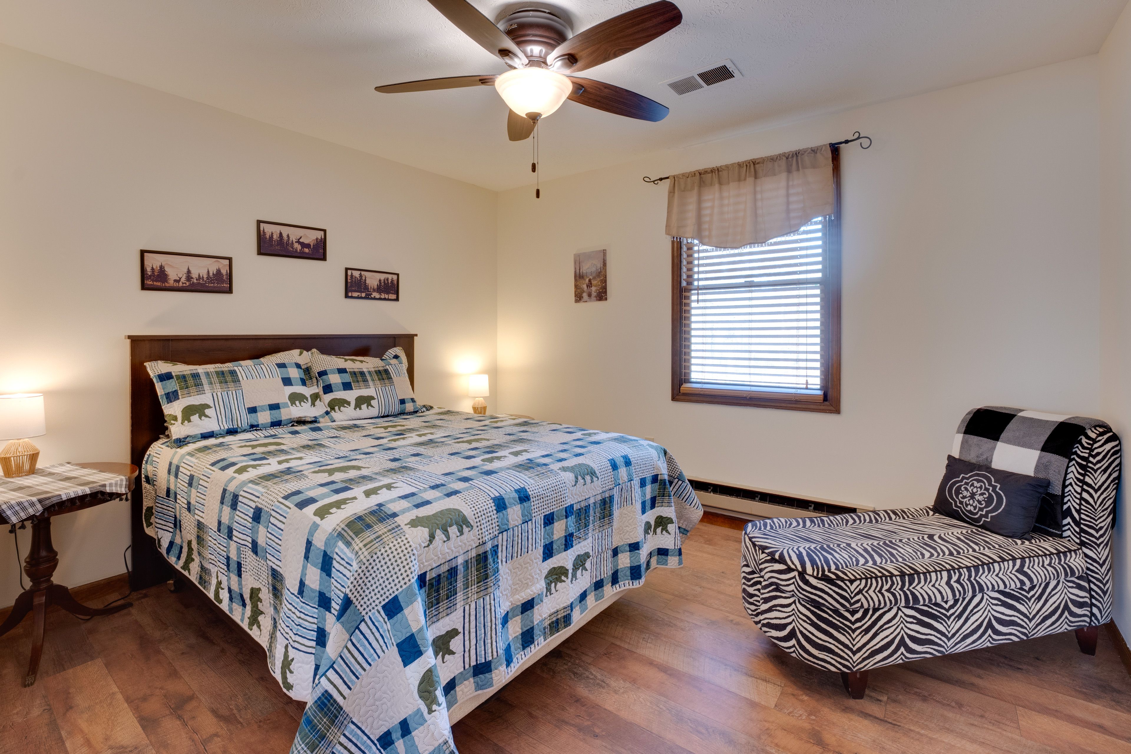 Bedroom 2 | Queen Bed