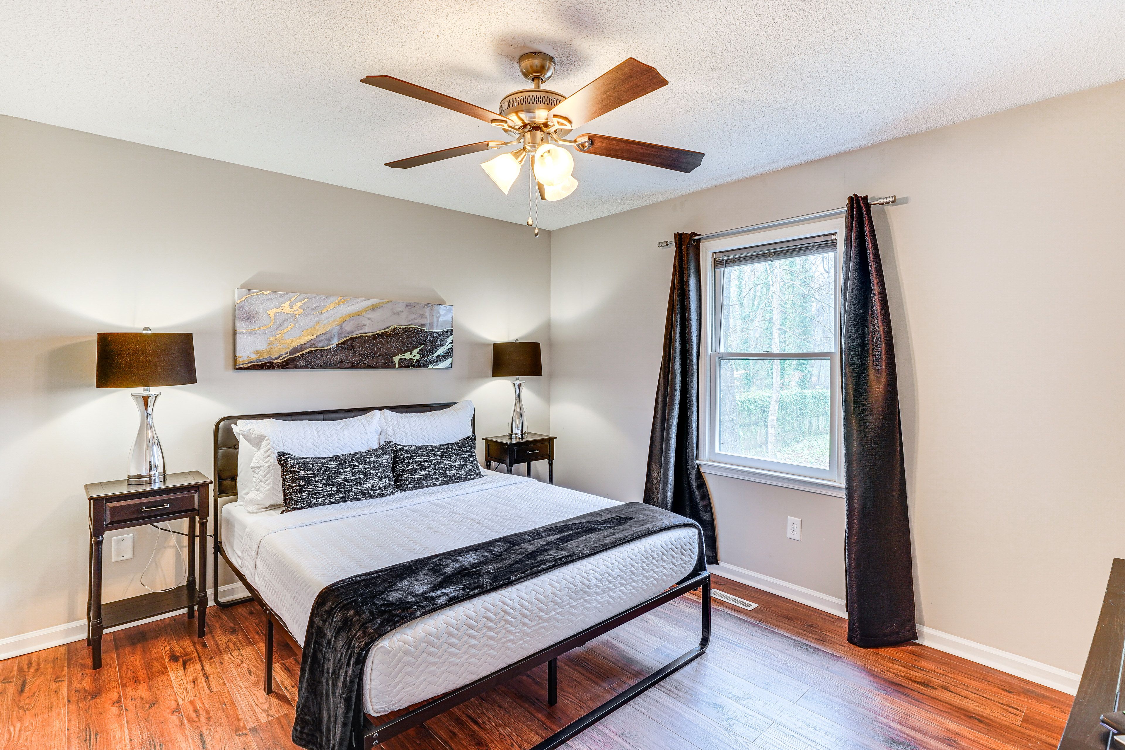 Bedroom 1 | Queen Bed | En-Suite Bathroom
