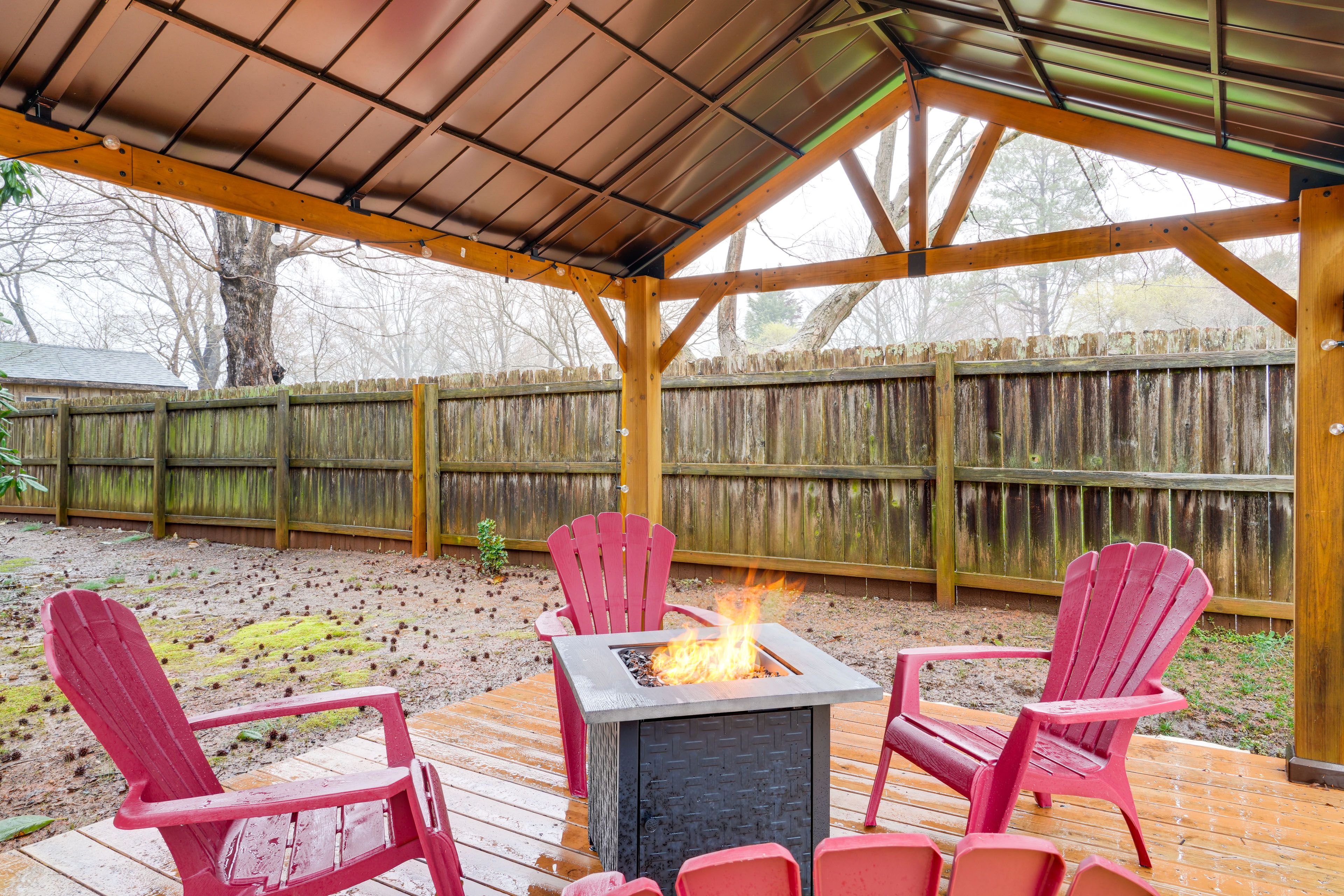 Private Backyard Area | Outdoor Fire Pit