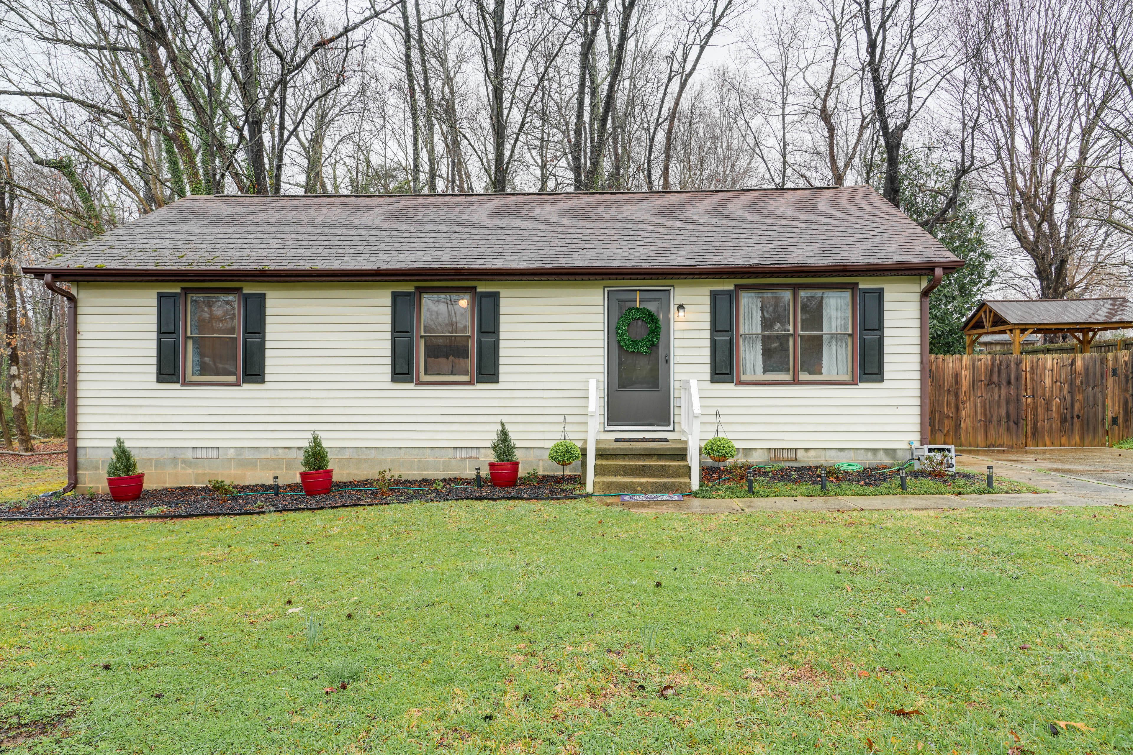 Home Exterior | Parking | Driveway (2 Vehicles)